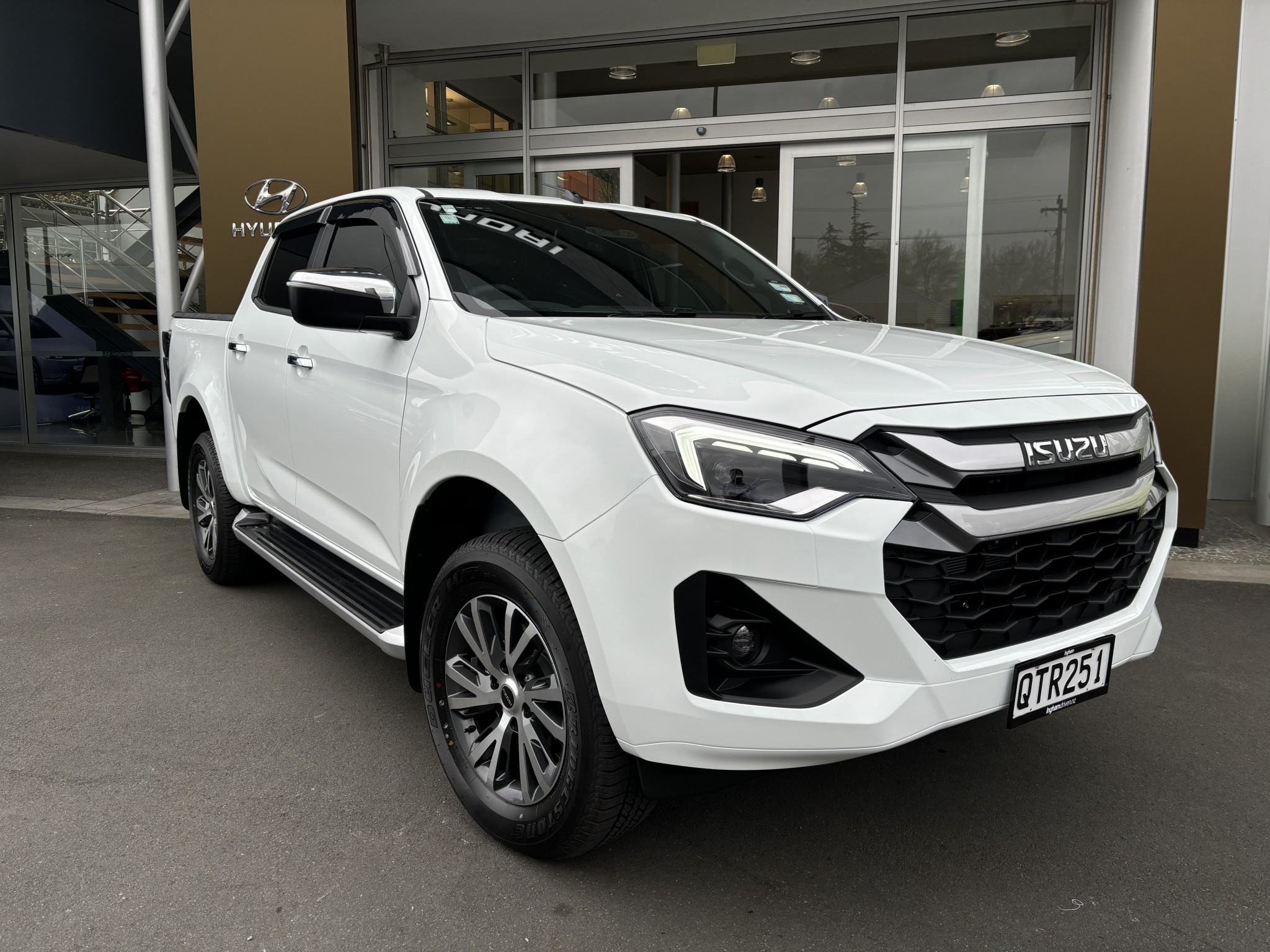 2024 Isuzu D-MAX | LS 3.0D 2WD | 24562 | 6