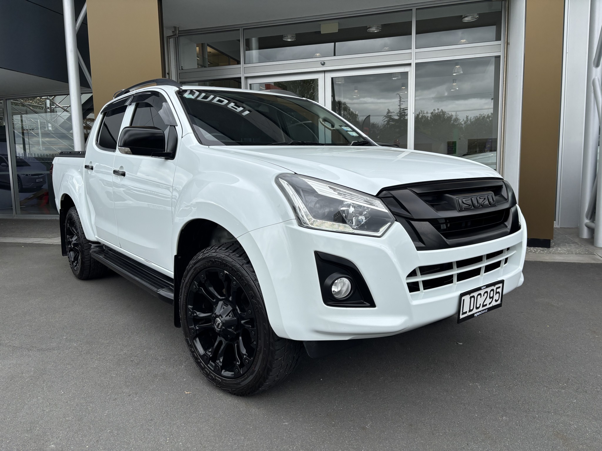 2018 Isuzu D-MAX | LS-T DC 3.0D/6AT | 24776 | 6