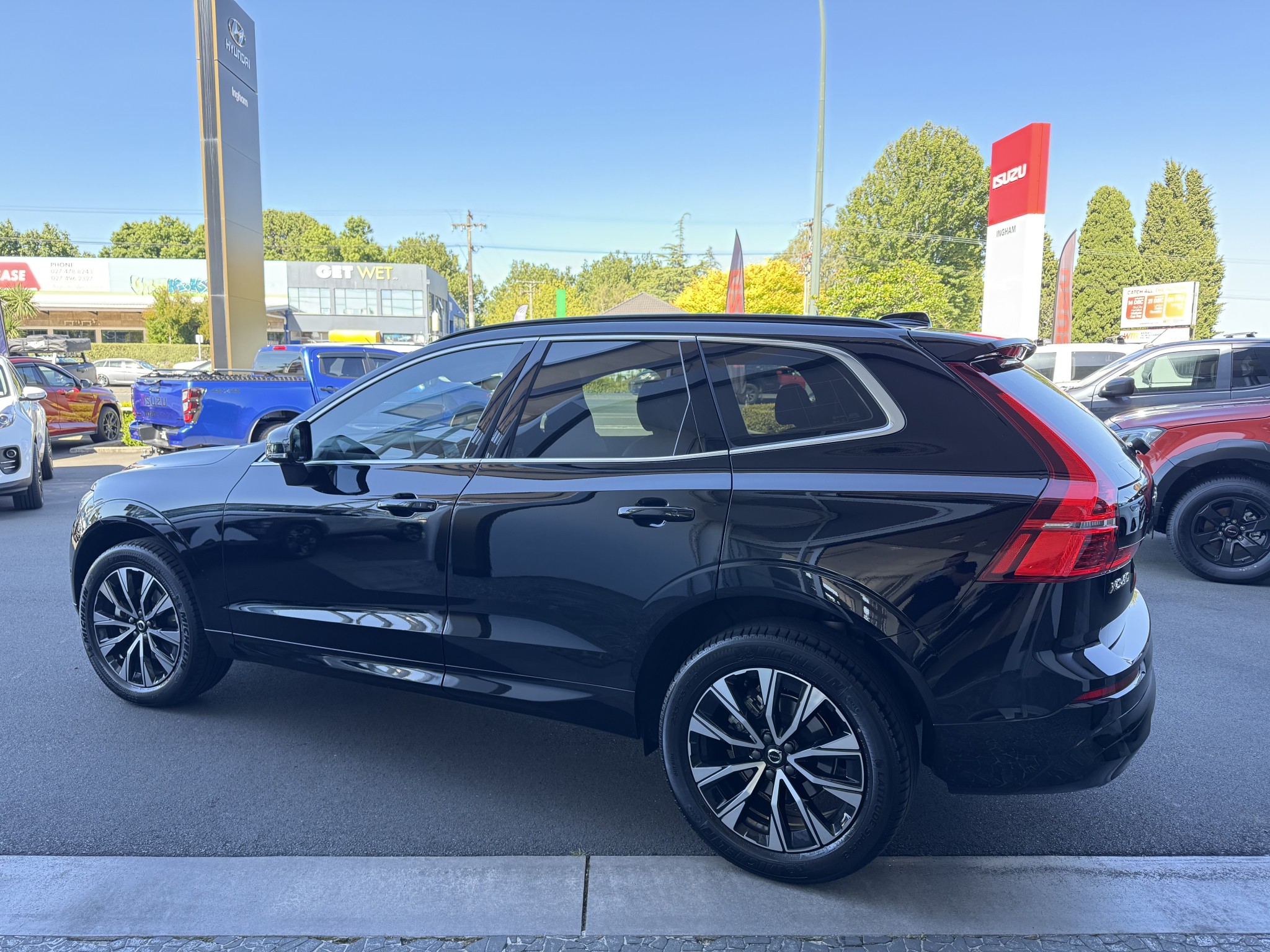 2024 Volvo XC60 | B5 PLUS 2.0P 4WD | 25650 | 3