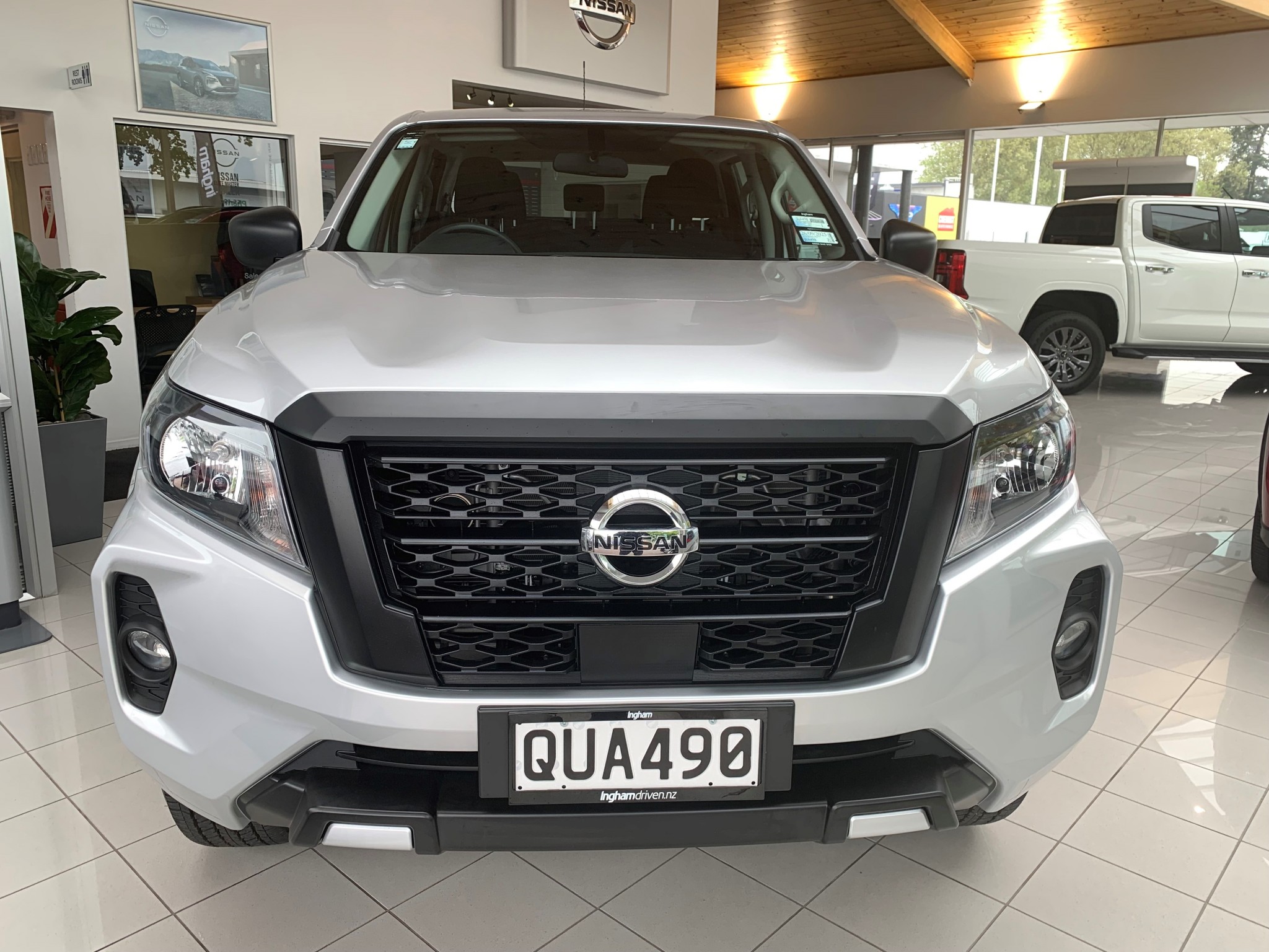 2024 Nissan Navara | SL 2.3D/4WD/7AT | 24781 | 5