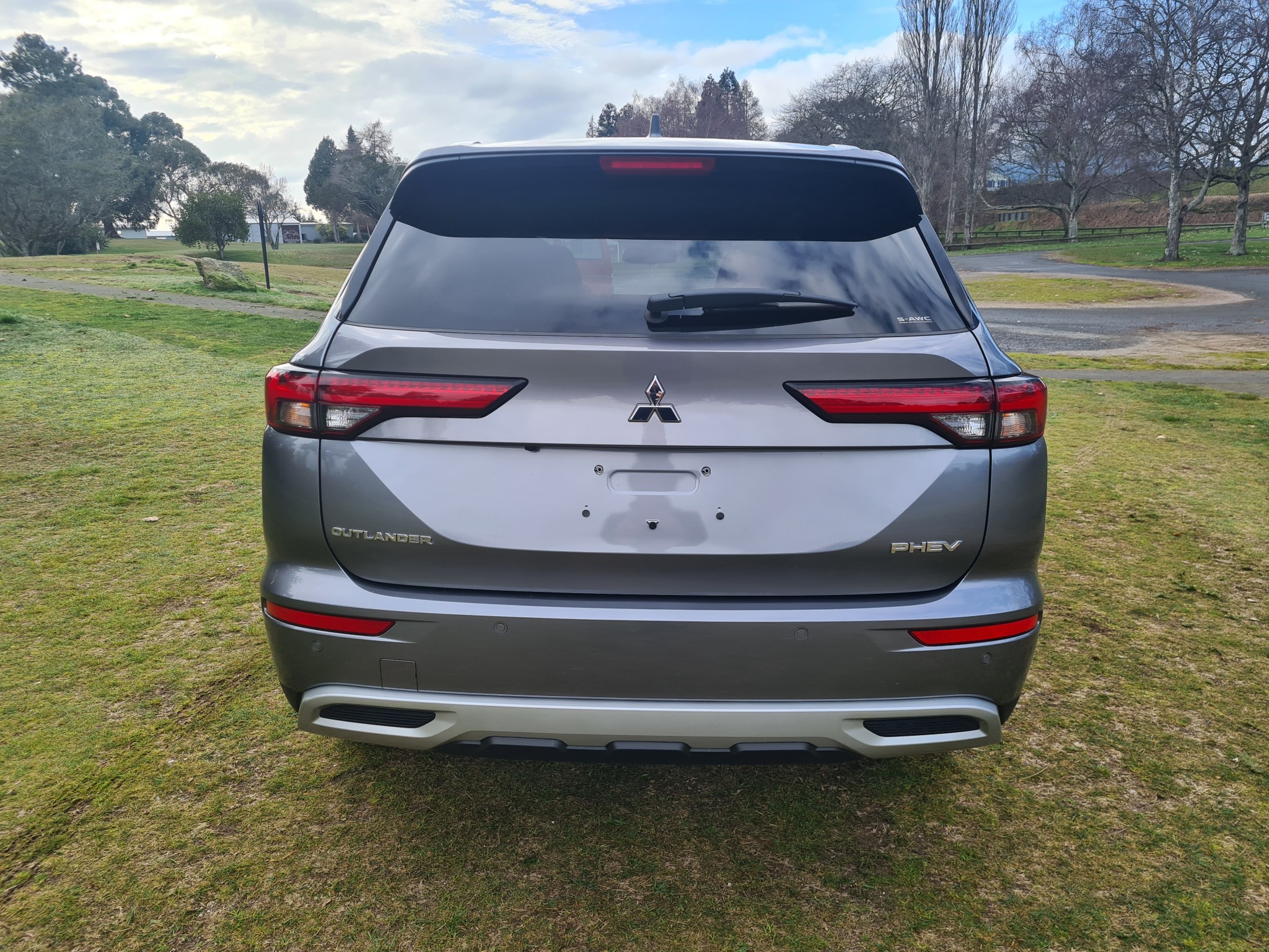 2024 Mitsubishi Outlander | XLS PHEV/4WD/AT | 18885 | 4