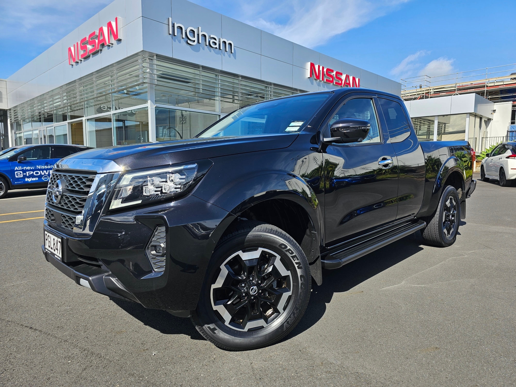 2022 Nissan Navara | STX 2.3D/4WD/7AT | 20285 | 1