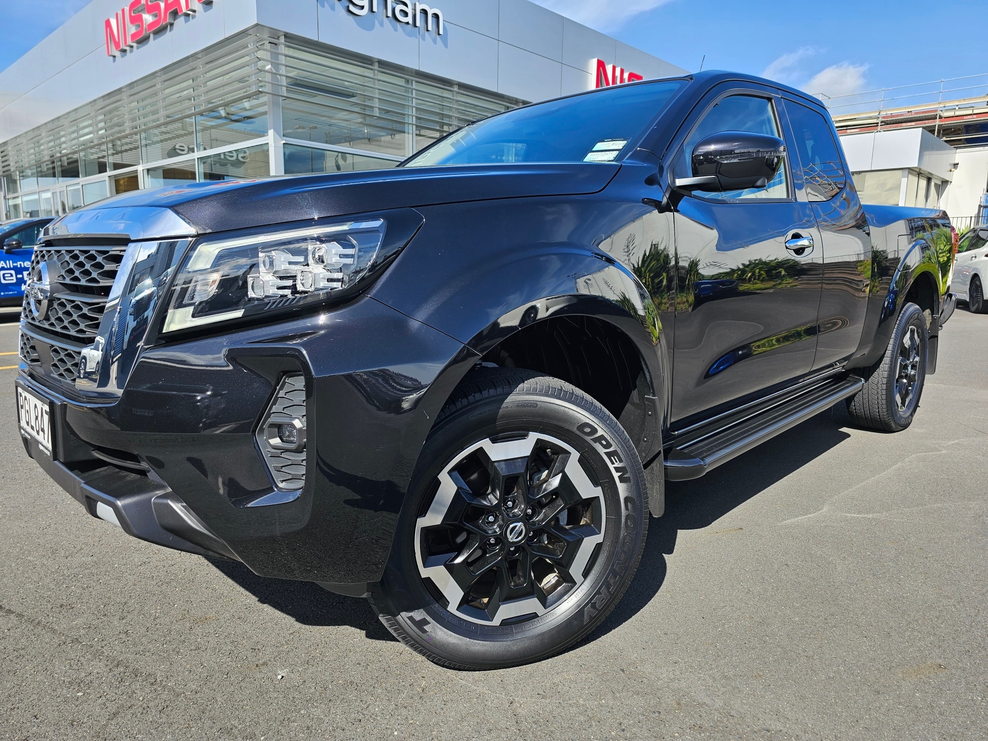 2022 Nissan Navara | STX 2.3D/4WD/7AT | 20285 | 2