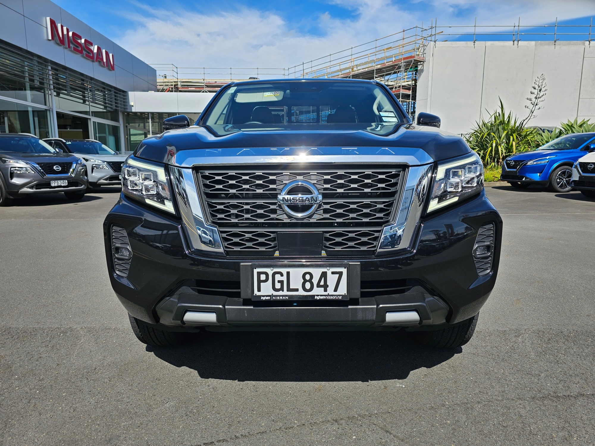 2022 Nissan Navara | STX 2.3D/4WD/7AT | 20285 | 3