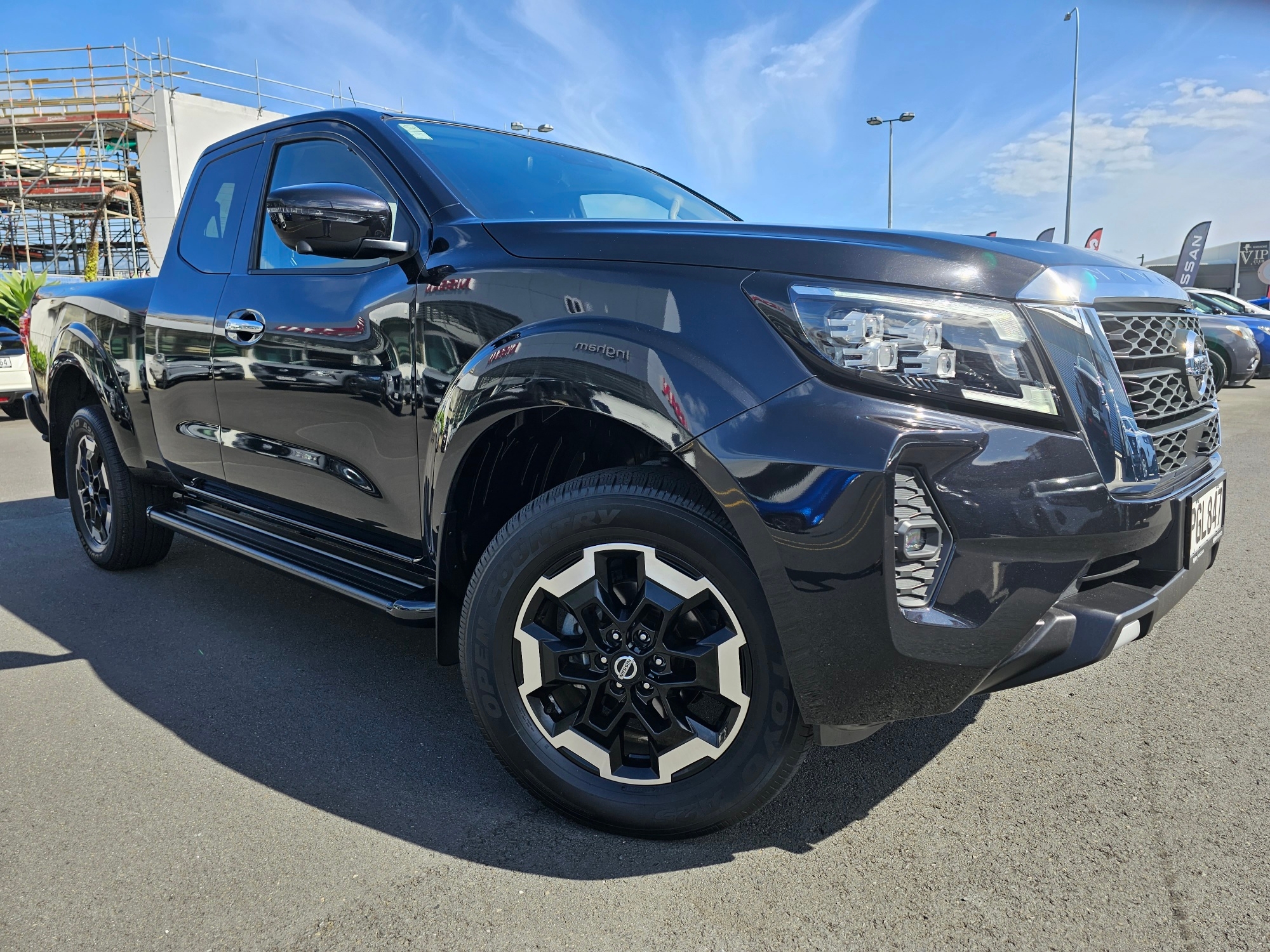 2022 Nissan Navara | STX 2.3D/4WD/7AT | 20285 | 4