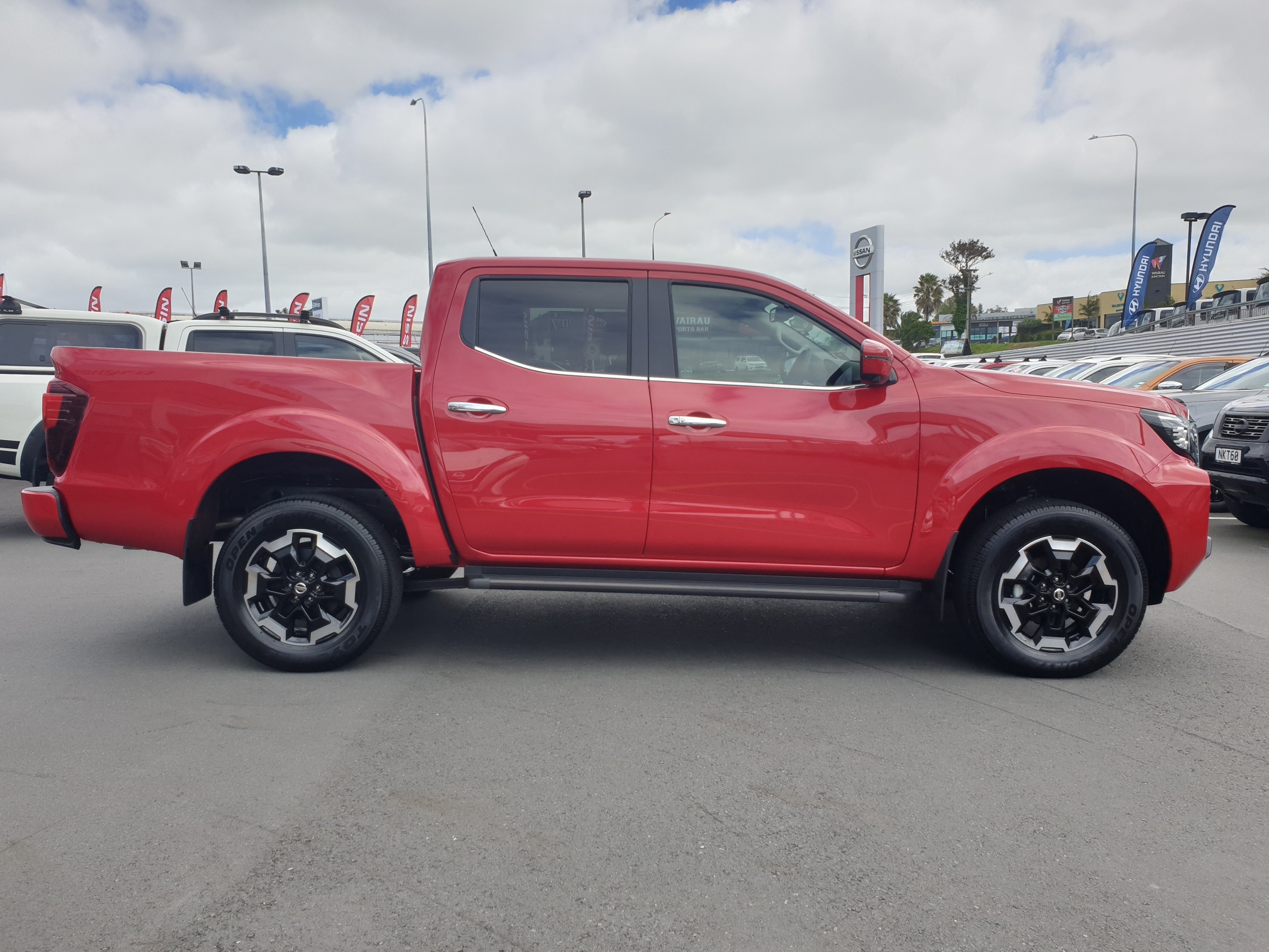 2024 Nissan Navara | ST-X 4WD/7AM | 22467 | 5