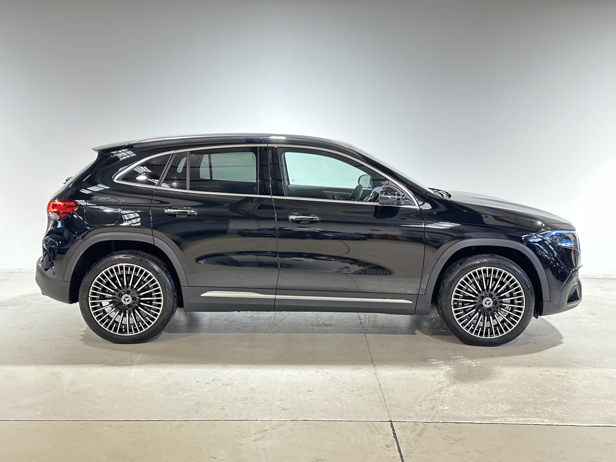 2023 Mercedes-Benz EQA | EQA350 4MATIC EV/4WD/FD | 21379 | 2