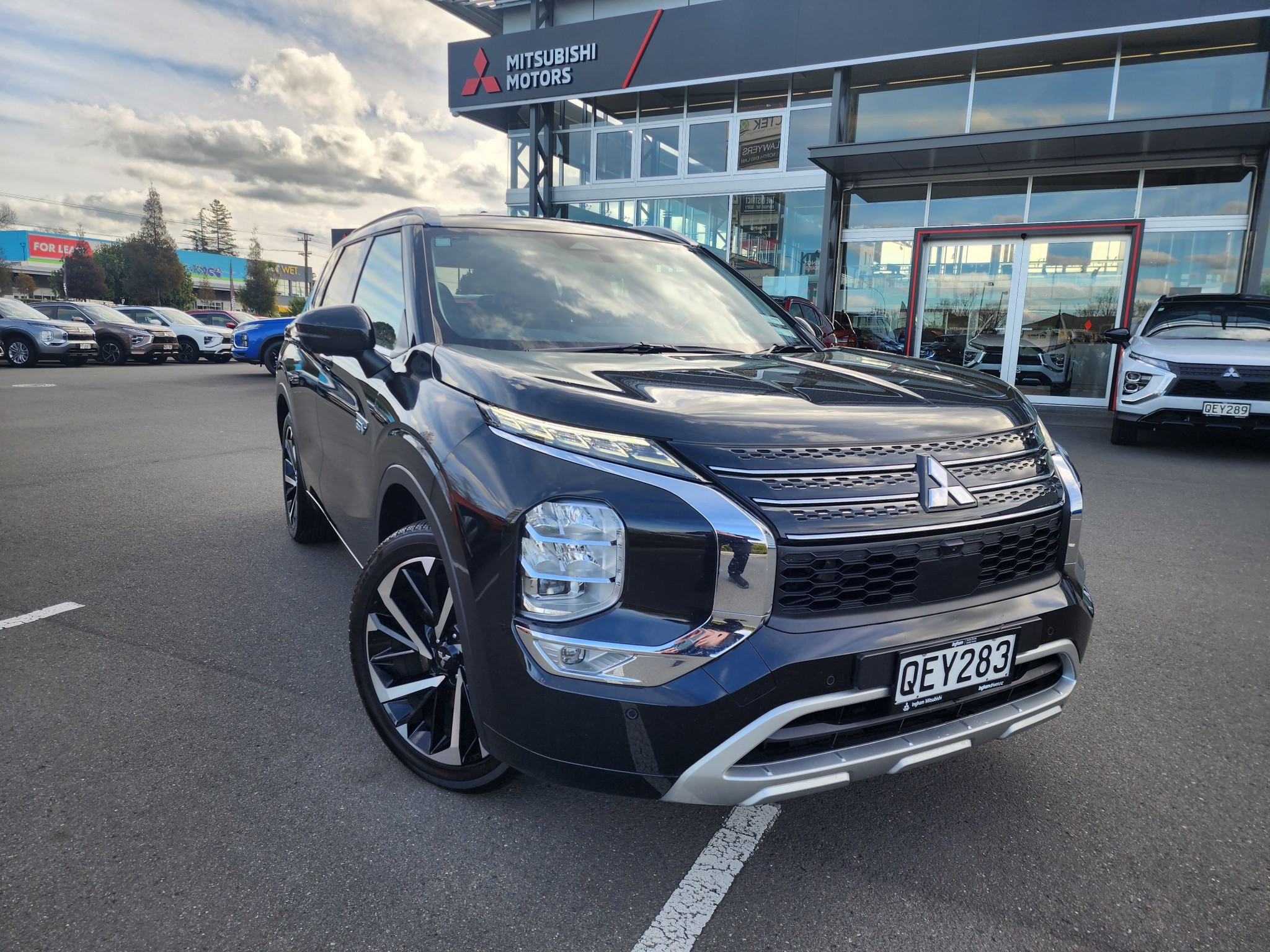 2023 Mitsubishi Outlander | VRX PHEV 4WD 7 Seat PLUG IN HYBRID SUV | 21727 | 1