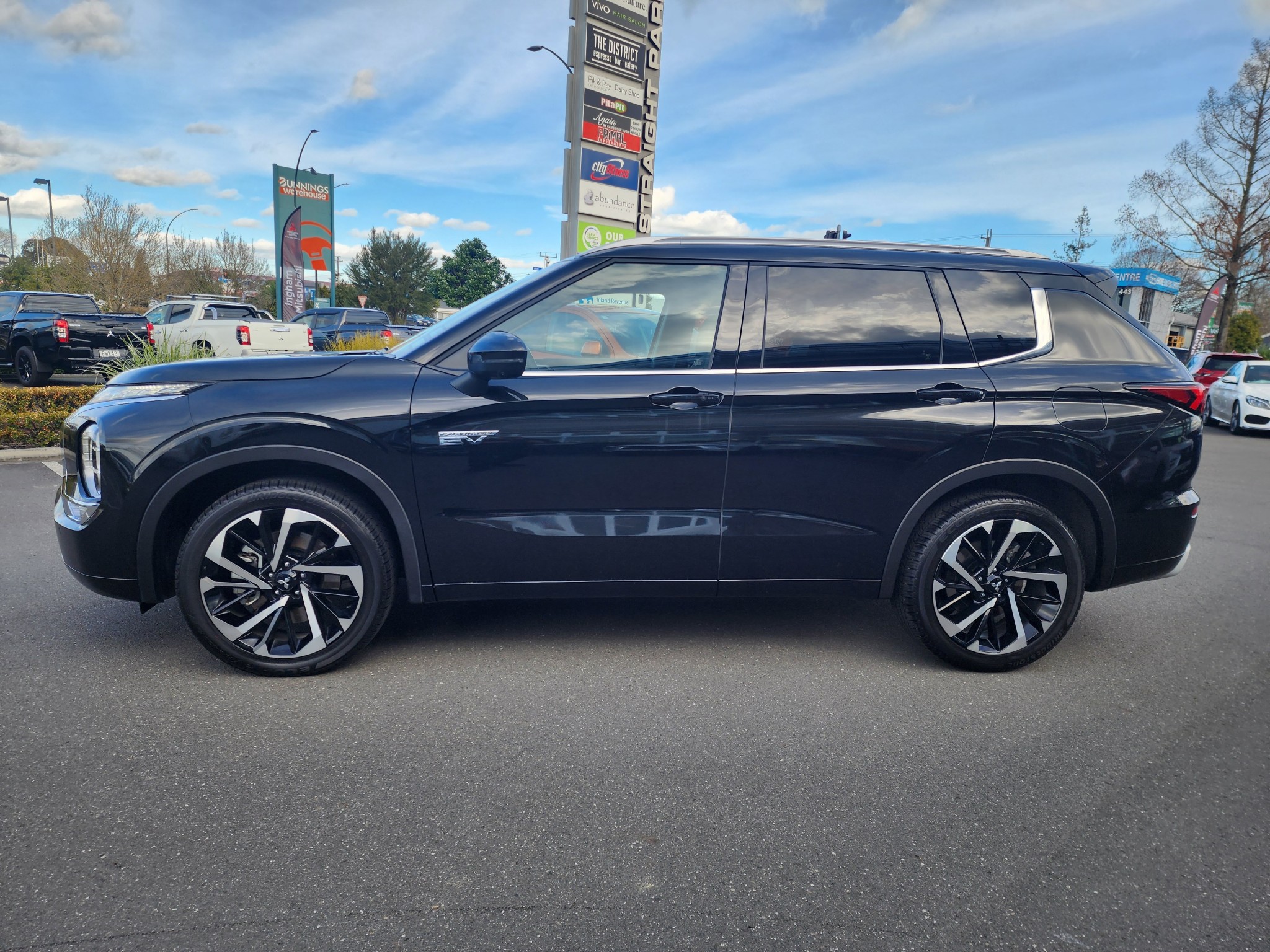 2023 Mitsubishi Outlander | VRX PHEV 4WD 7 Seat PLUG IN HYBRID SUV | 21727 | 3