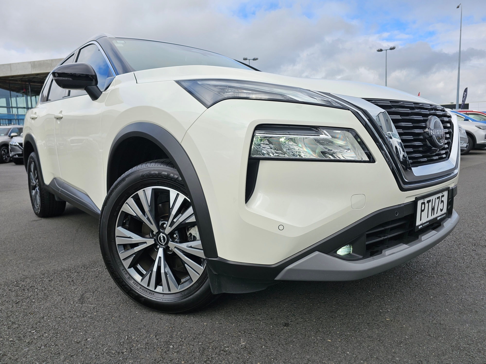 2023 Nissan X-Trail | ST-L 2.5P/4WD/7SEATER | 21736 | 4