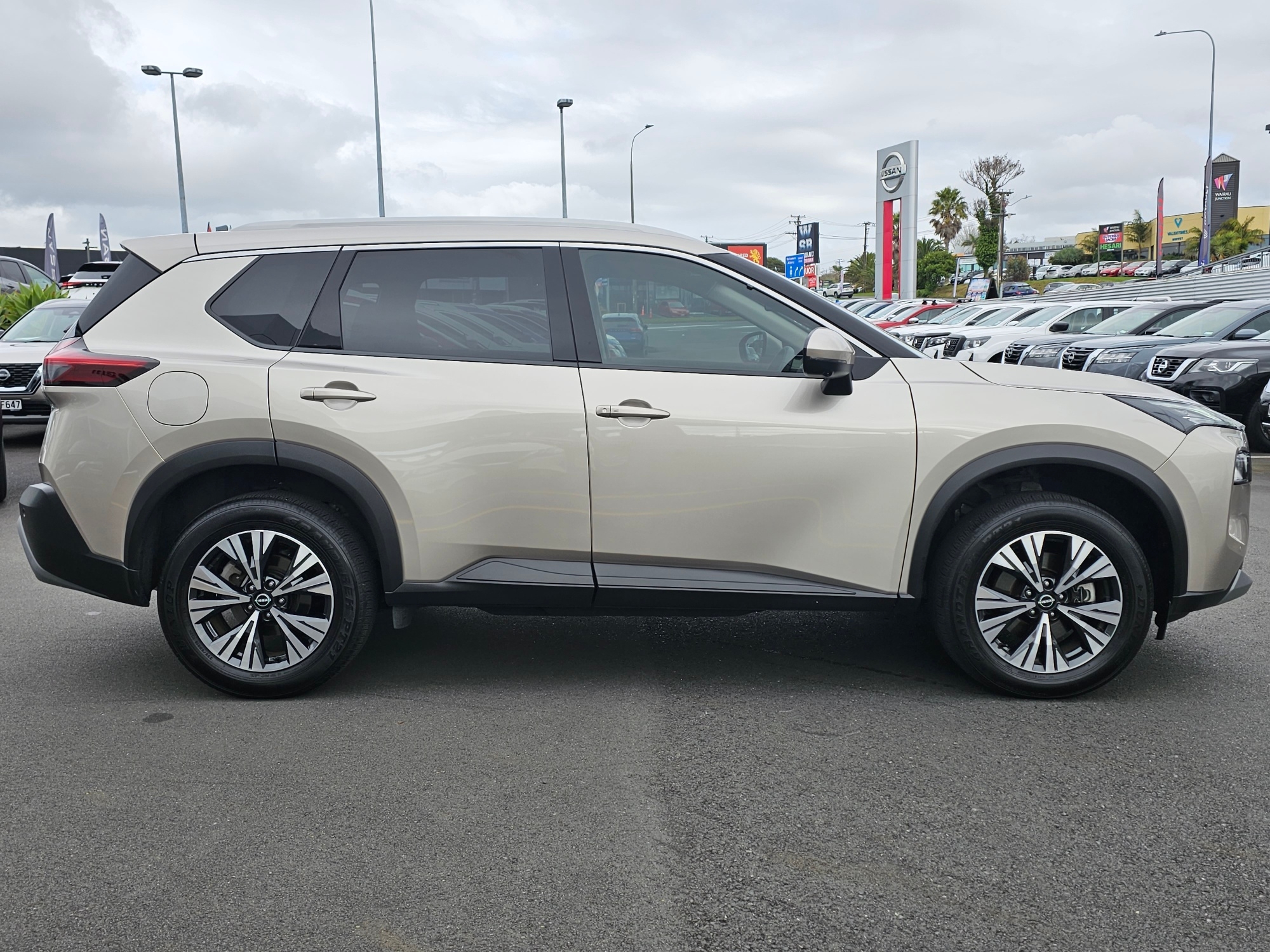 2023 Nissan X-Trail | ST-L 2.5P/4WD/7SEATER | 21737 | 5