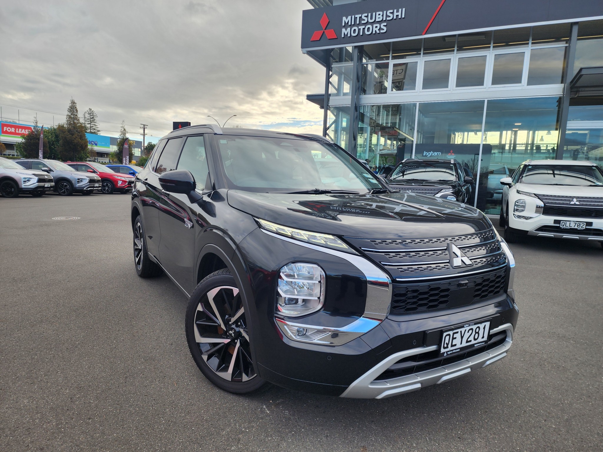 2023 Mitsubishi Outlander | VRX PHEV 4WD 7 Seat | 21878 | 1