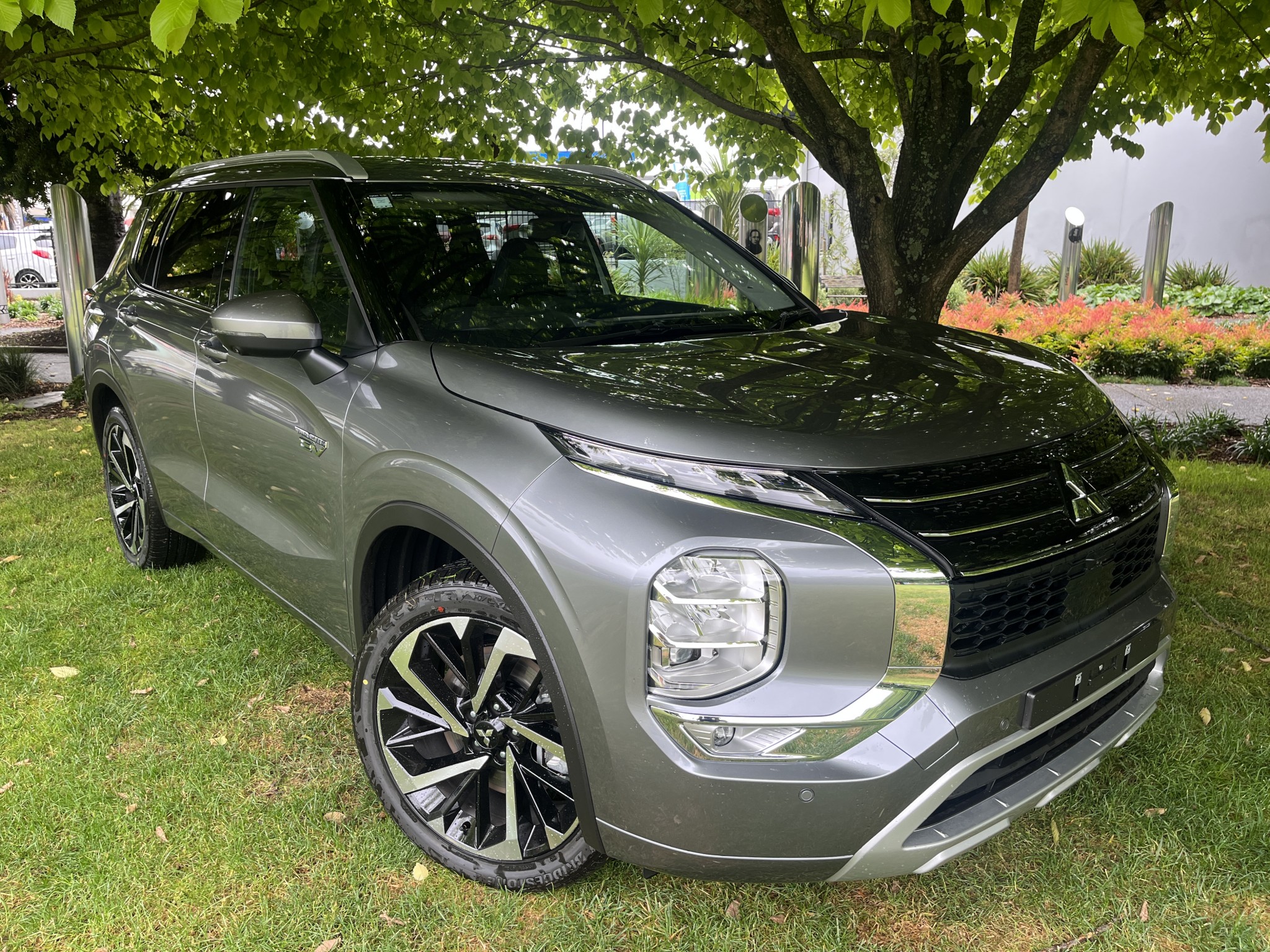 2024 Mitsubishi Outlander | VRX PHEV/4WD/AUTO 2.4 Plug in Hybrid AWD | 22274 | 1