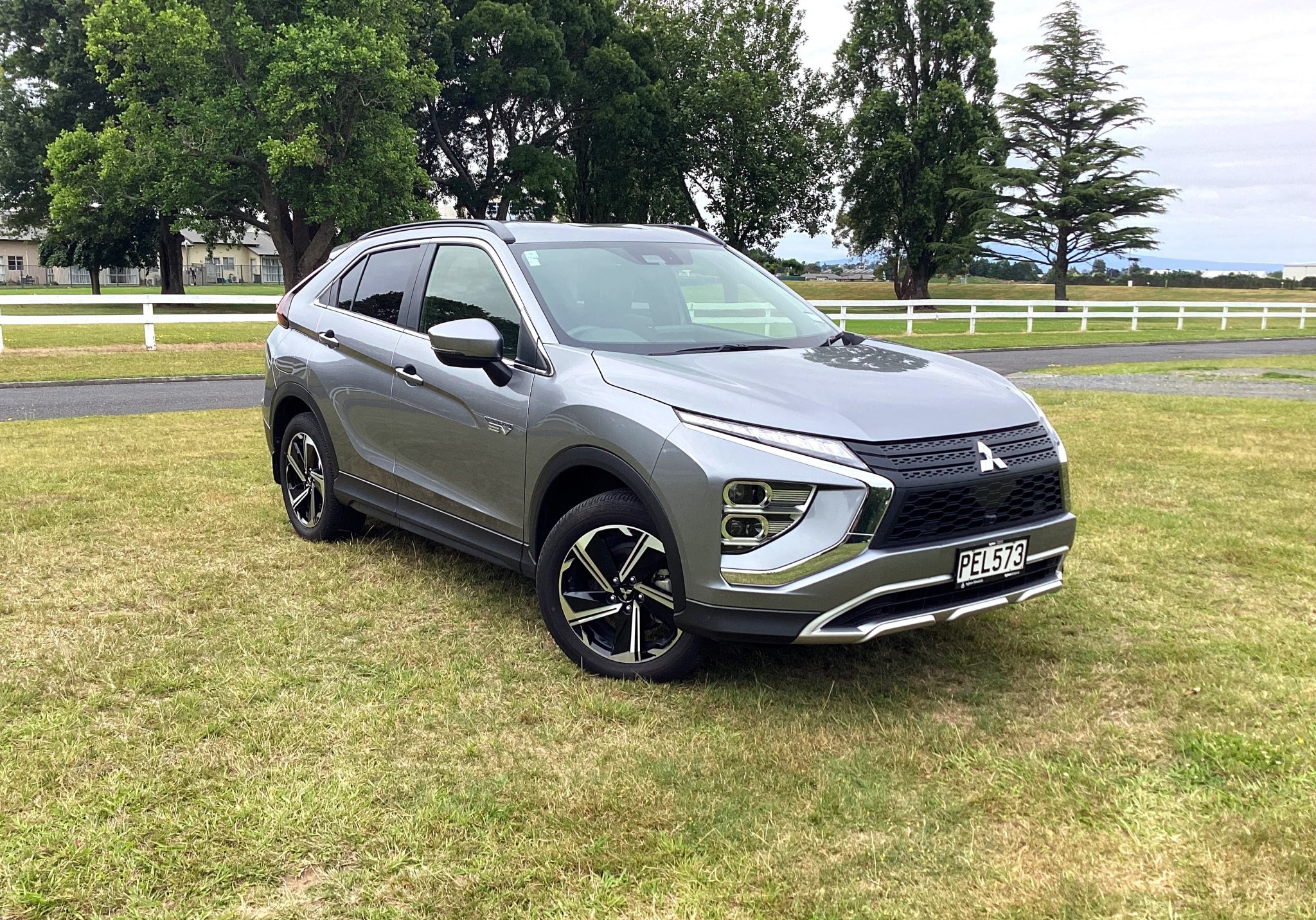 2022 Mitsubishi Eclipse Cross | XLS, Plug-in Hybrid ,4WD, SUV. | 22436 | 1