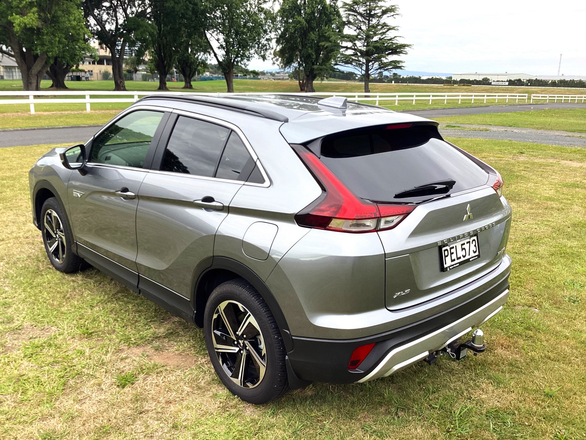 2022 Mitsubishi Eclipse Cross | XLS, Plug-in Hybrid ,4WD, SUV. | 22436 | 4