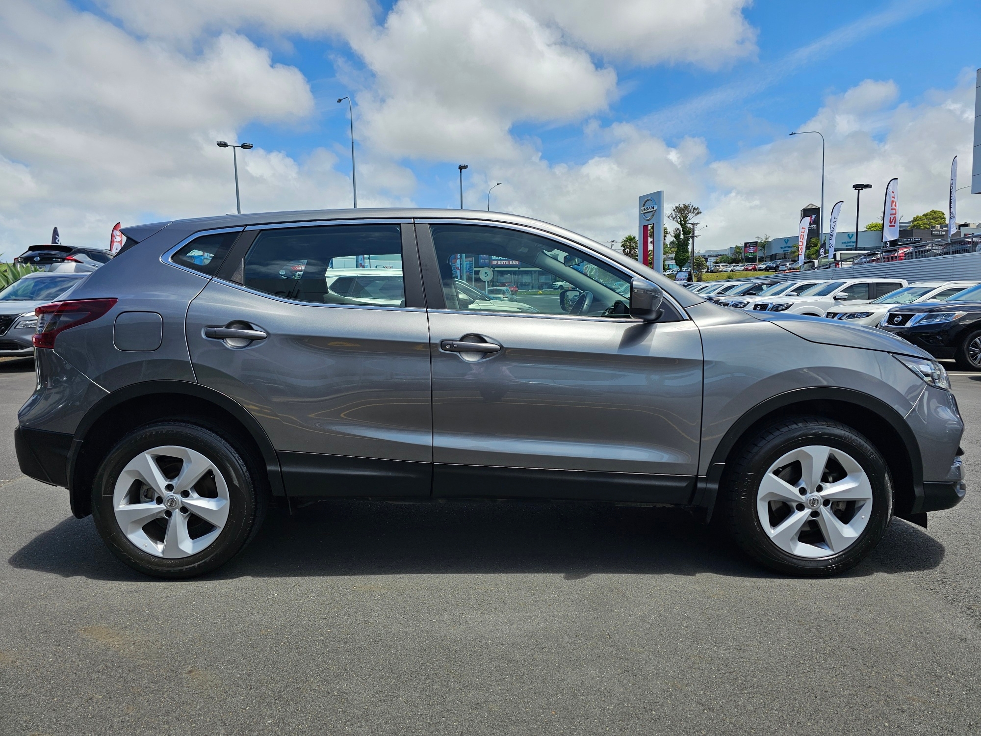 2021 Nissan Qashqai | ST 2.0P | 22440 | 5