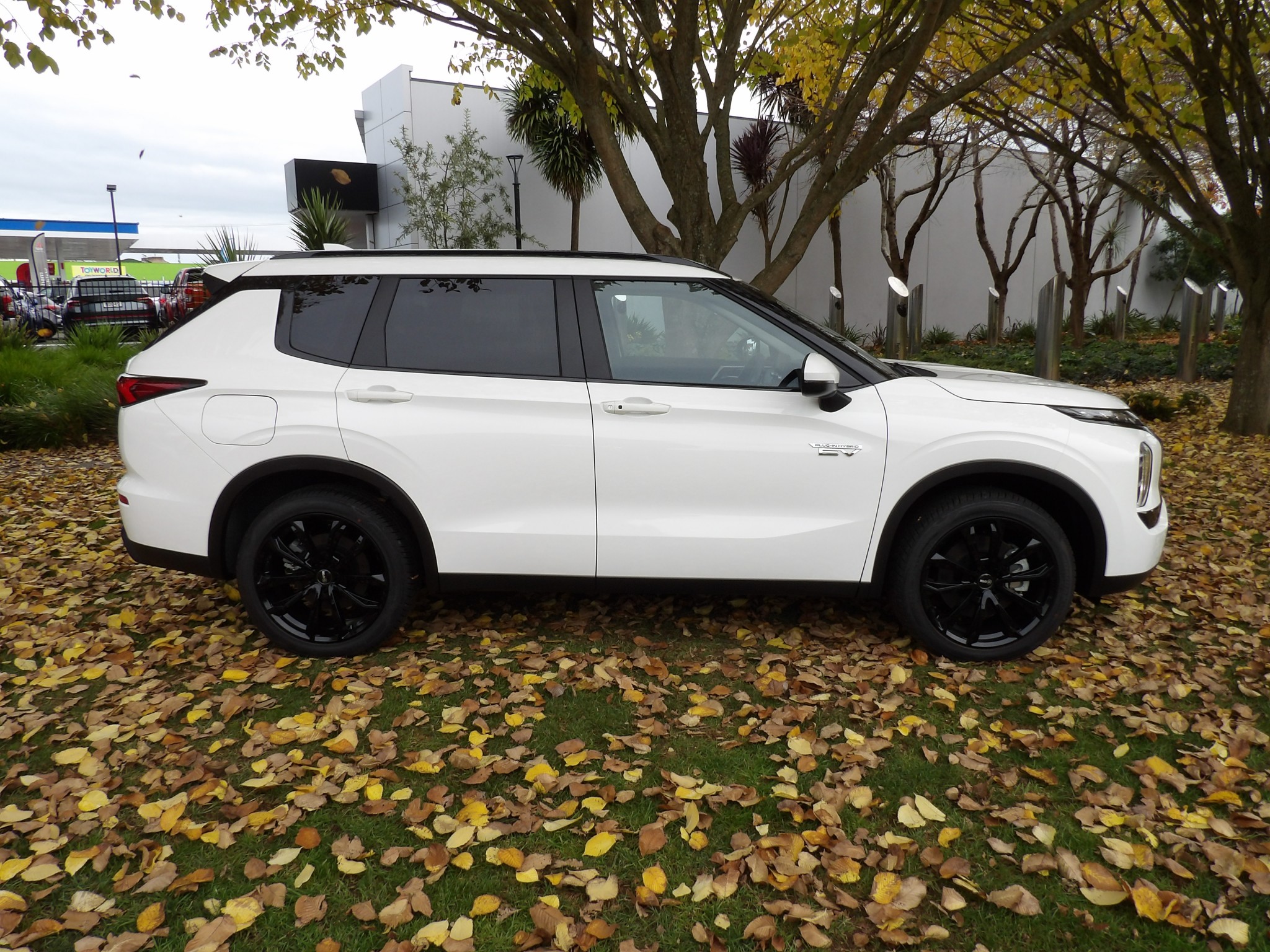 2023 Mitsubishi Outlander | LS PHEV/4WD/AT 5 SEAT Plug In Hybrid | 22521 | 3