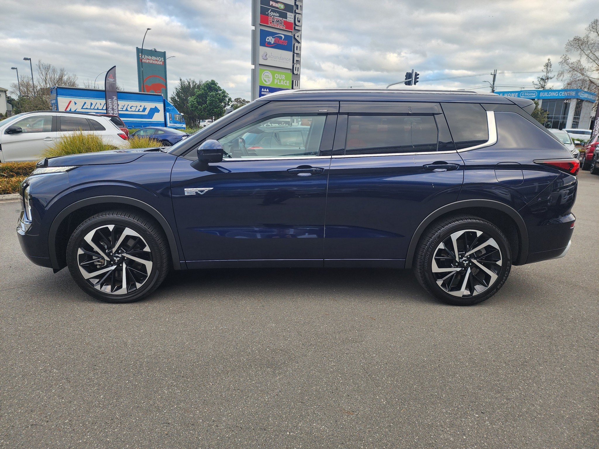 2023 Mitsubishi Outlander | VRX PHEV/4WD | 22718 | 3