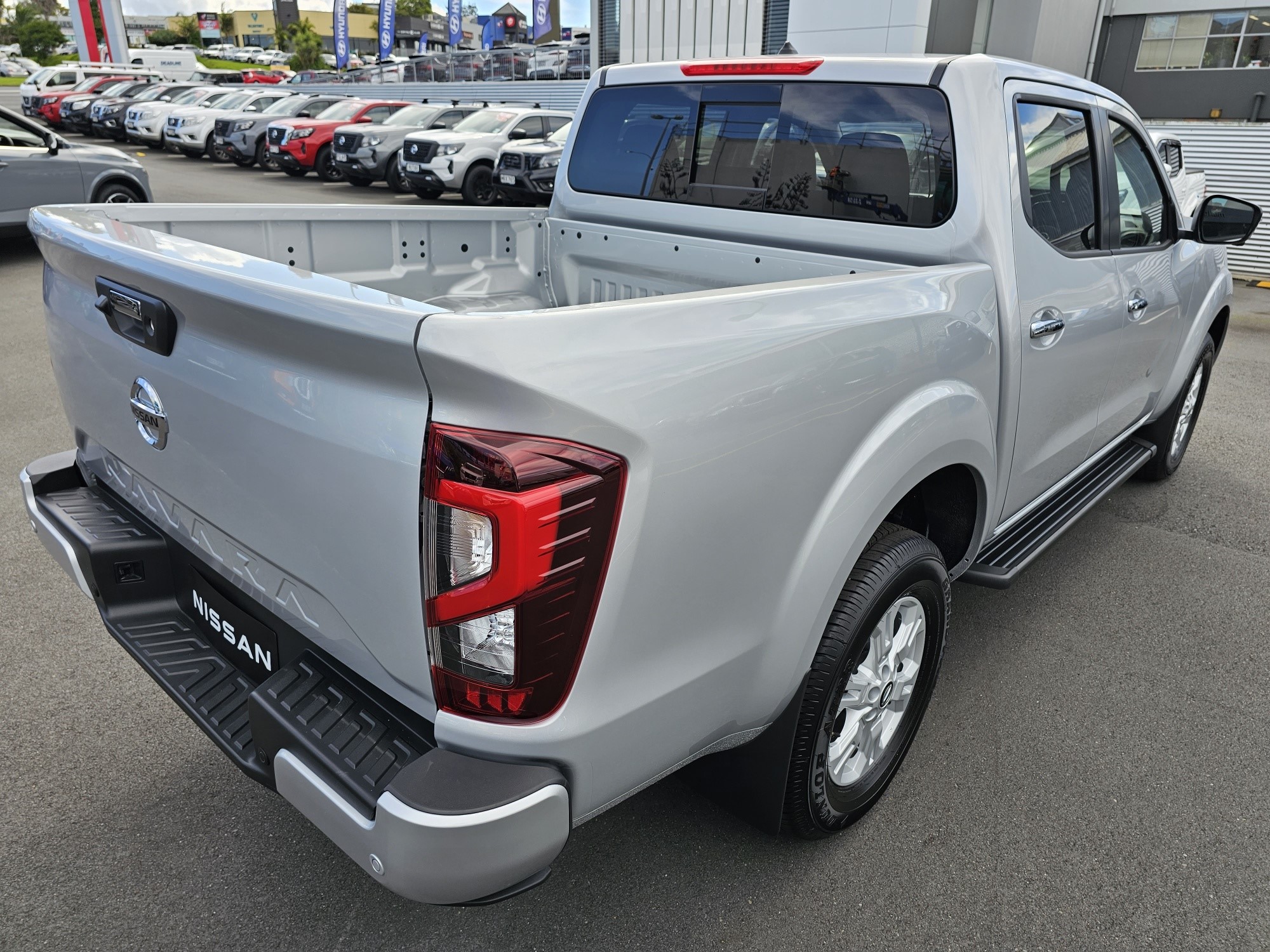 2024 Nissan Navara | ST 2WD/7AM | 22736 | 6