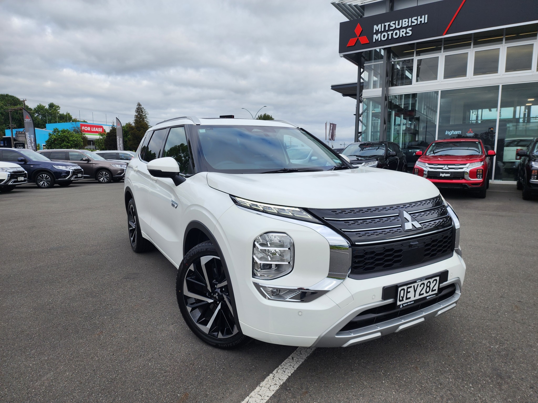 2023 Mitsubishi Outlander | VRX PHEV 4WD 7 SEATER | 22882 | 1