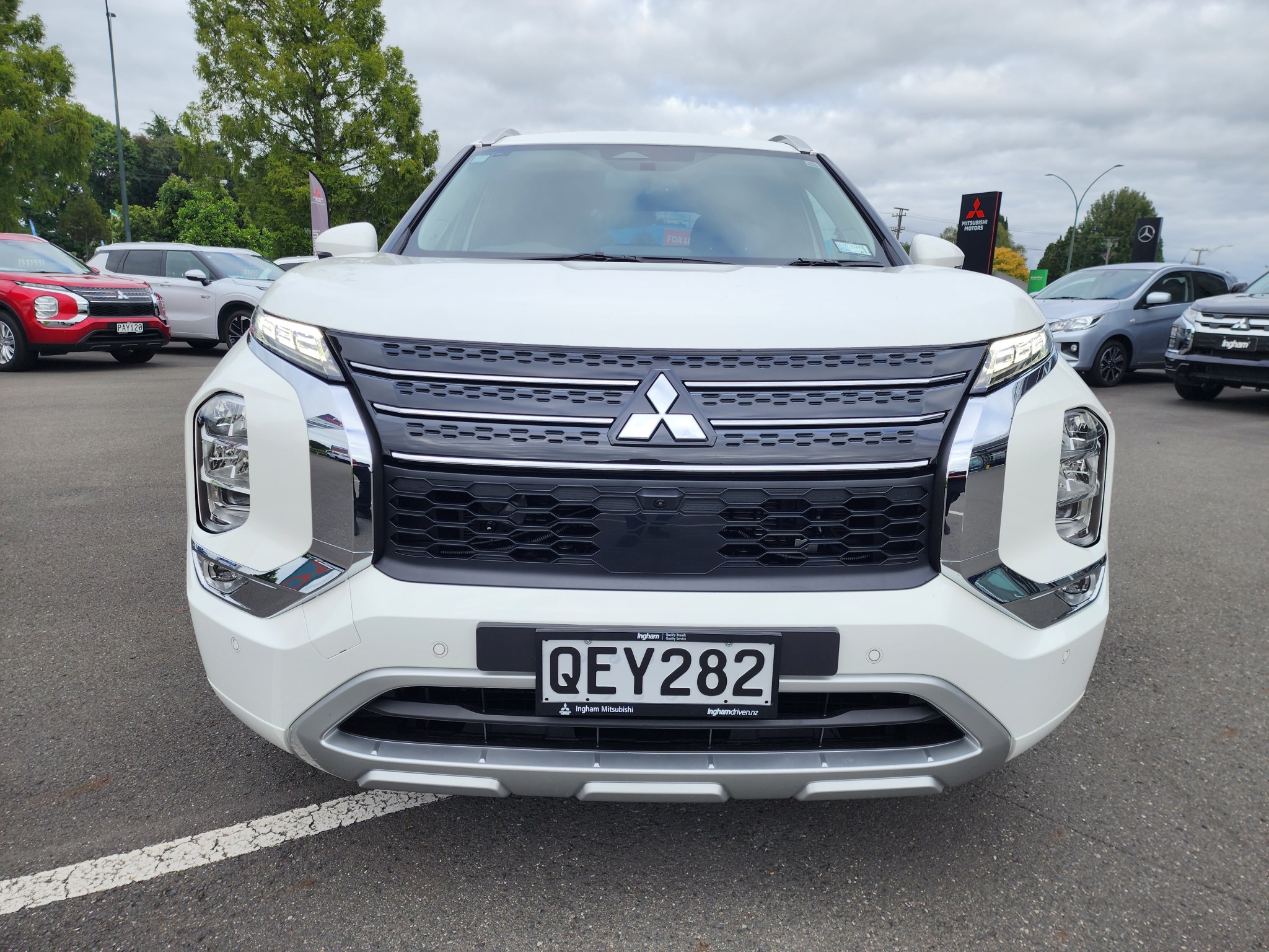 2023 Mitsubishi Outlander | VRX PHEV 4WD 7 SEATER | 22882 | 2