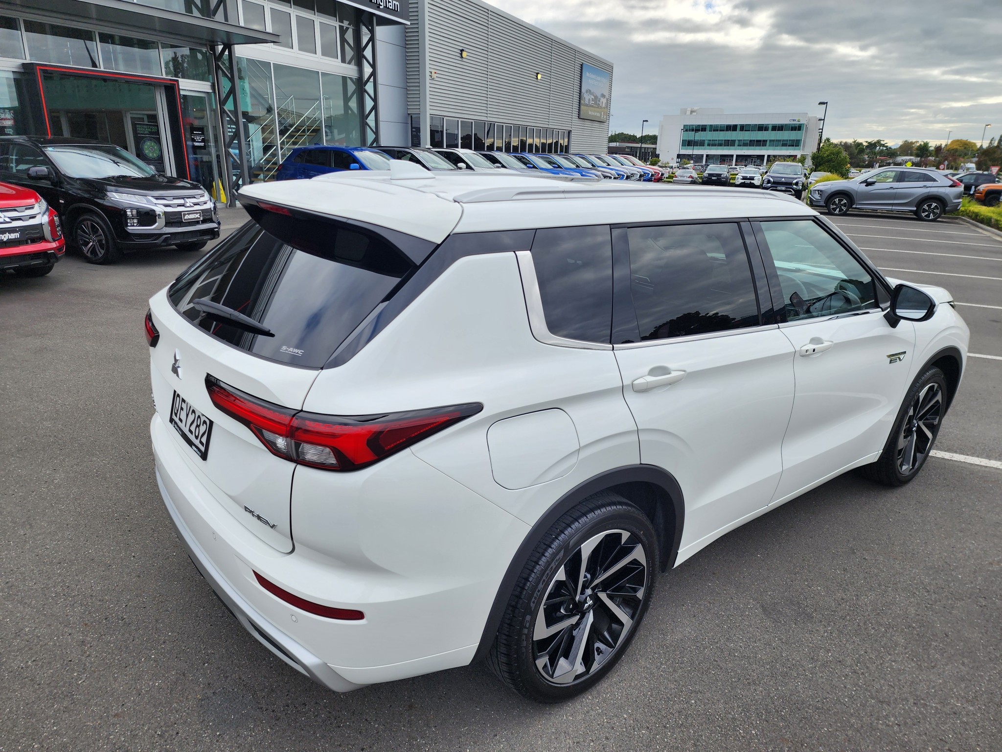 2023 Mitsubishi Outlander | VRX PHEV 4WD 7 SEATER | 22882 | 5