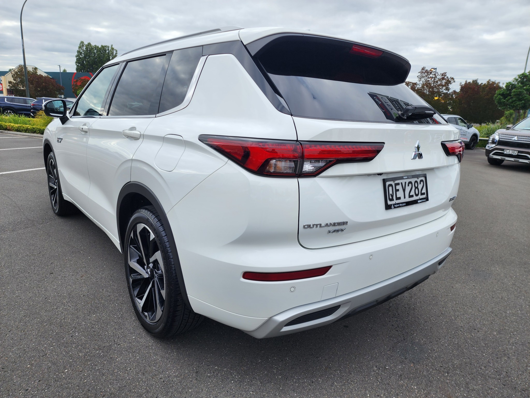 2023 Mitsubishi Outlander | VRX PHEV 4WD 7 SEATER | 22882 | 6