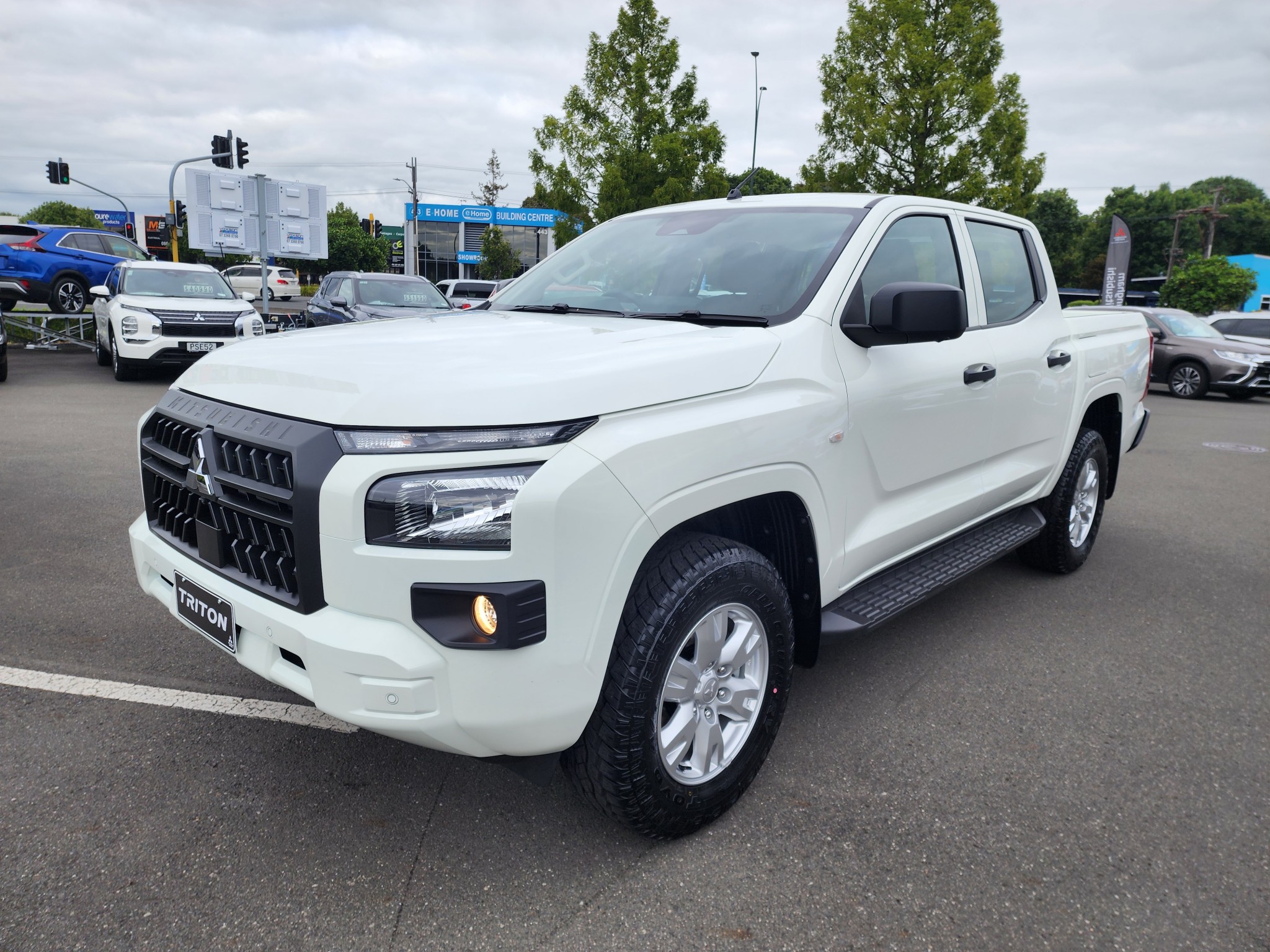 2024 Mitsubishi Triton | DC GLX 6AT 2.4DT | 22906 | 3