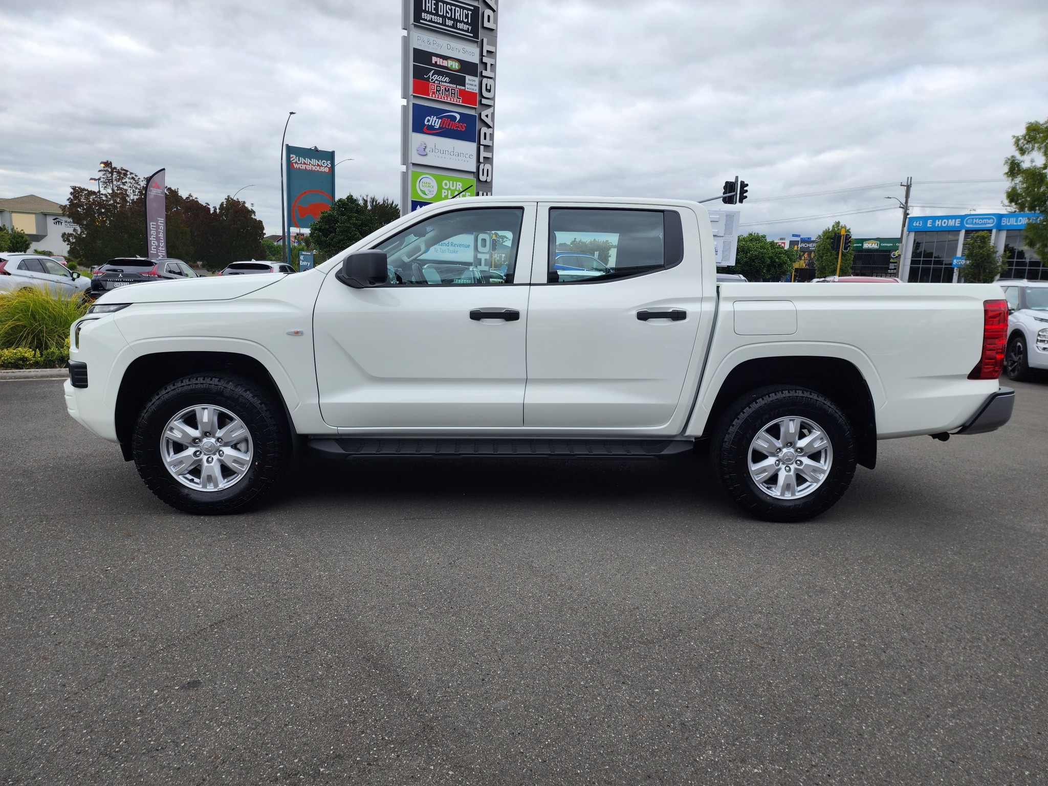 2024 Mitsubishi Triton | DC GLX 6AT 2.4DT | 22906 | 4