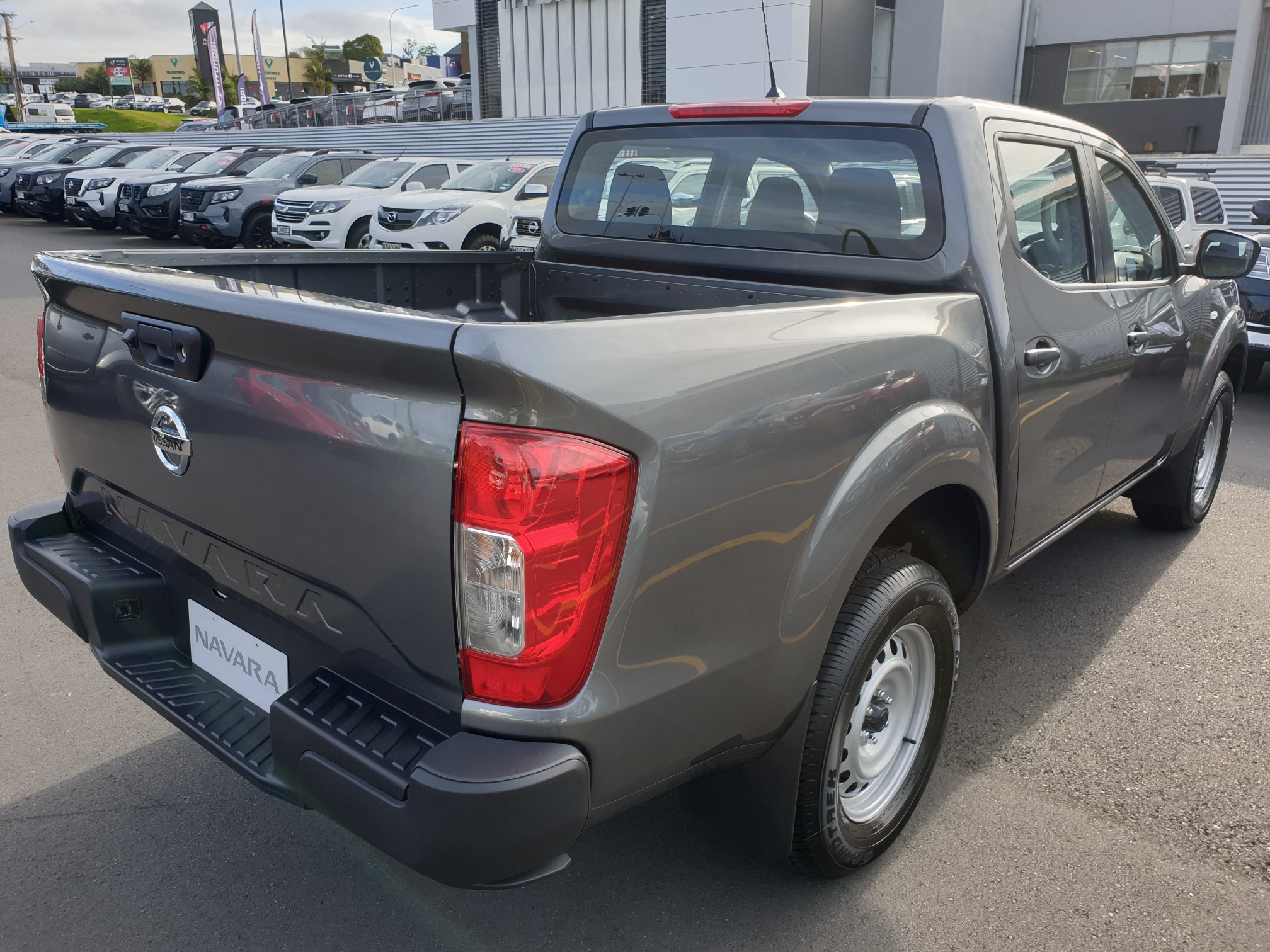 2024 Nissan Navara | SL 2.3D/2WD/6SP | 23032 | 6