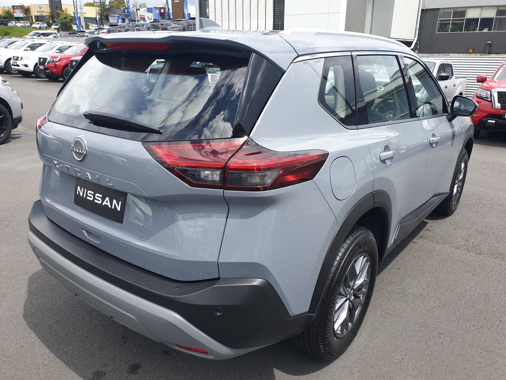 2024 Nissan X-Trail | ST  | 24000 | 7