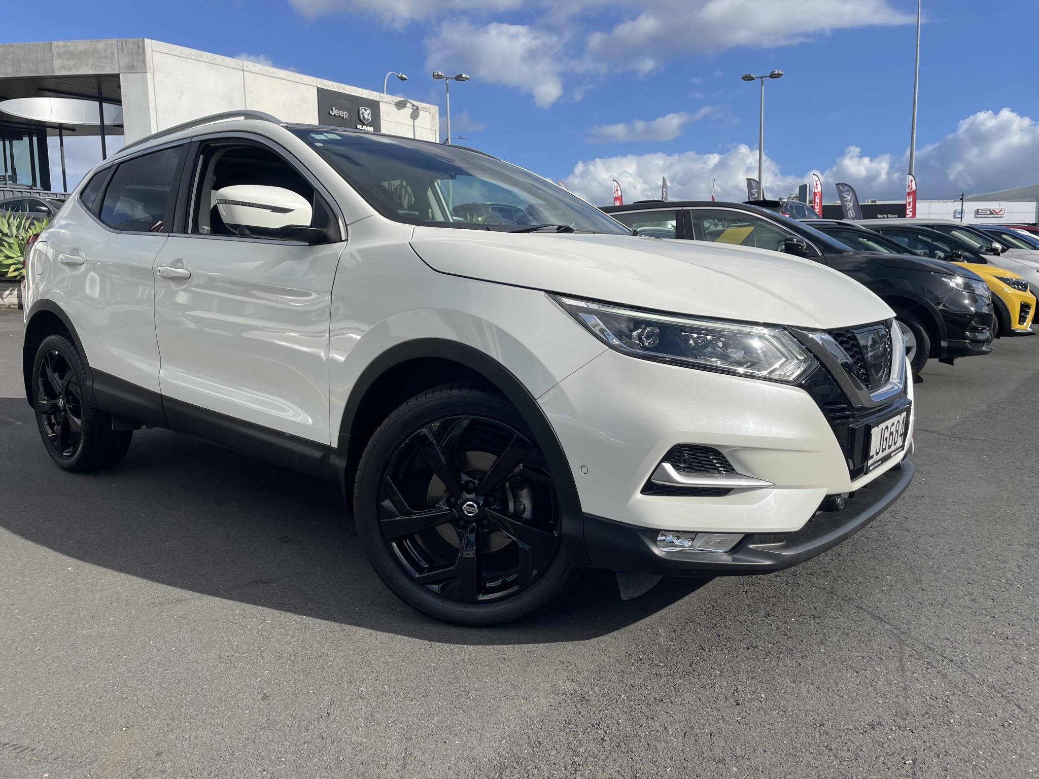 2018 Nissan Qashqai | N-TEC 2.0P | 23329 | 4