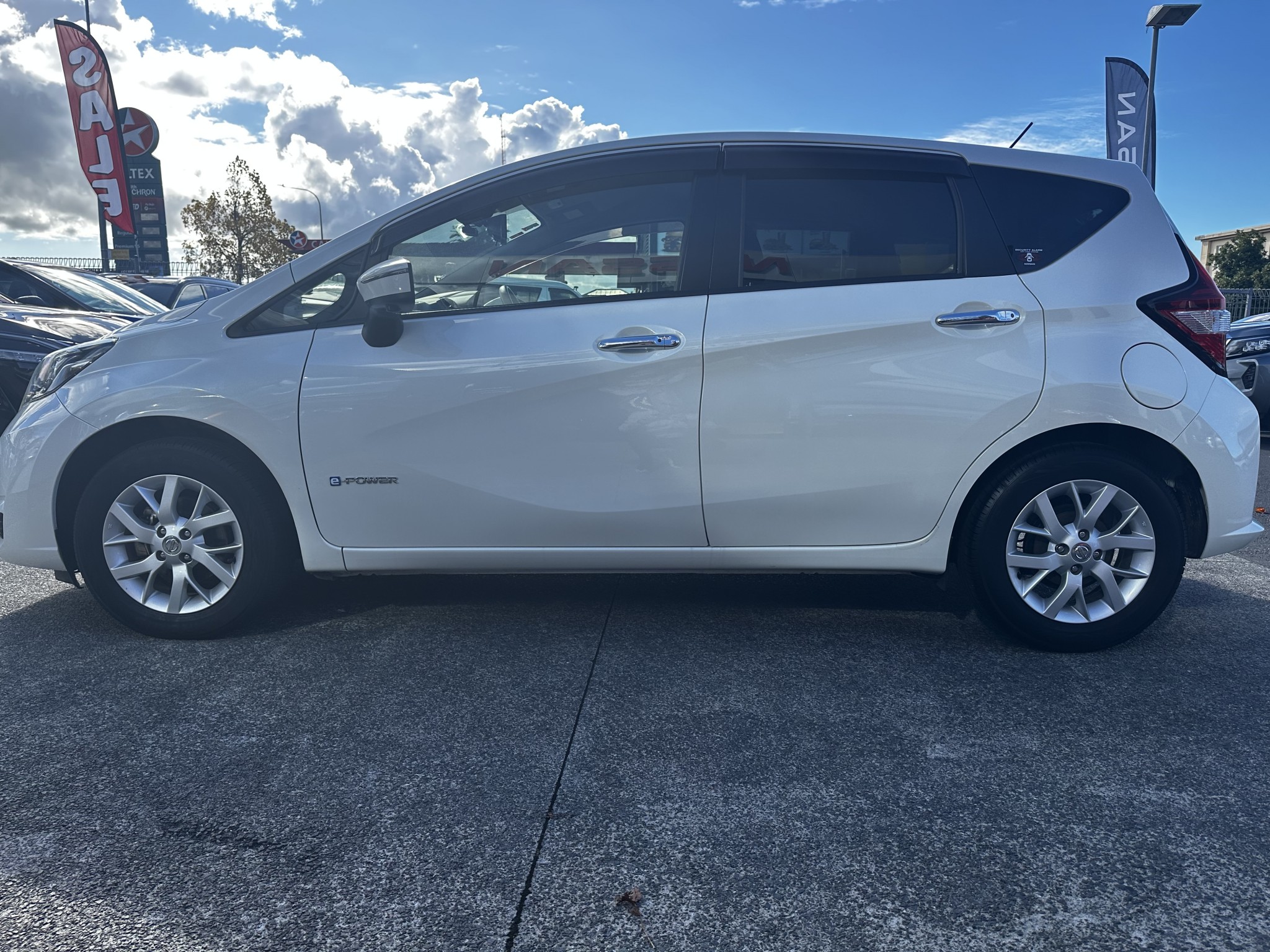 2018 Nissan Note | MEDALIST E-POWER | 23649 | 7