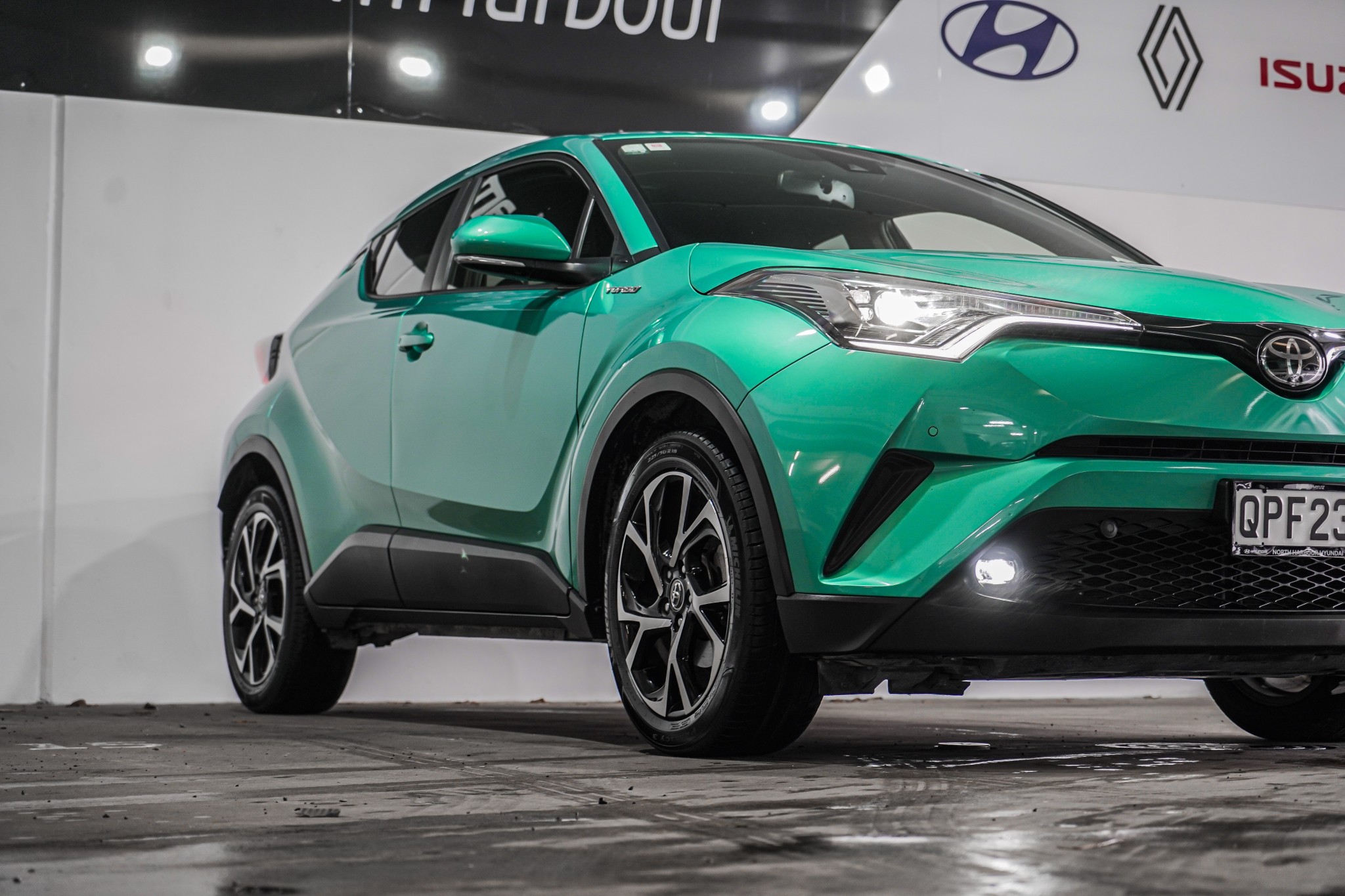 2018 Toyota C-HR | 1.2PT/CVT | 23736 | 7