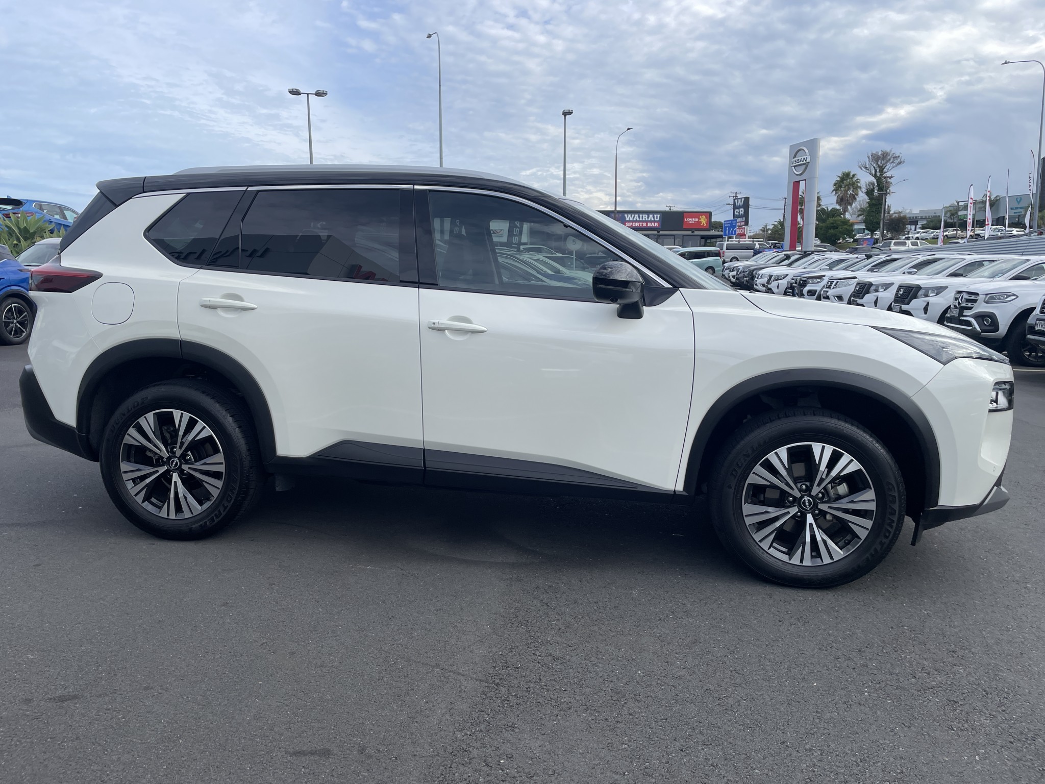 2023 Nissan X-Trail | ST-L  | 23748 | 5