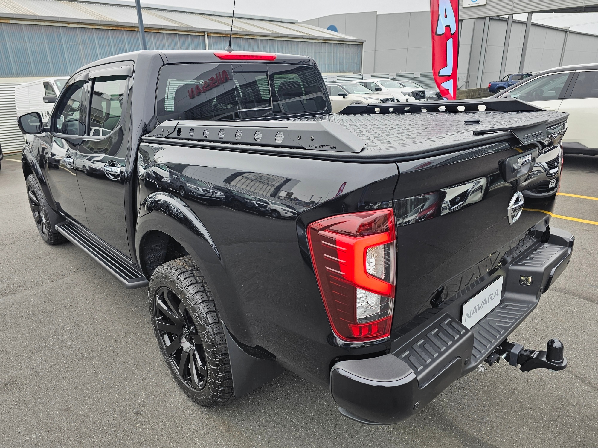 2024 Nissan Navara | PLATINUM 4X     | 23805 | 6