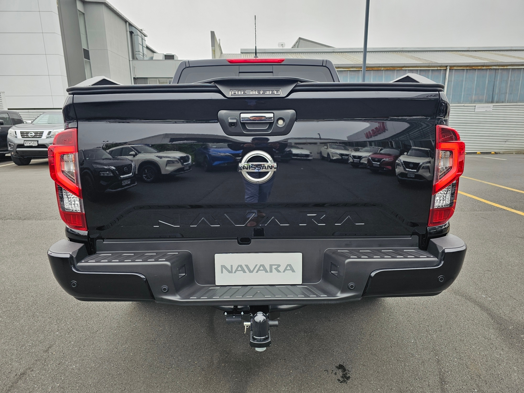 2024 Nissan Navara | PLATINUM 4X     | 23805 | 7