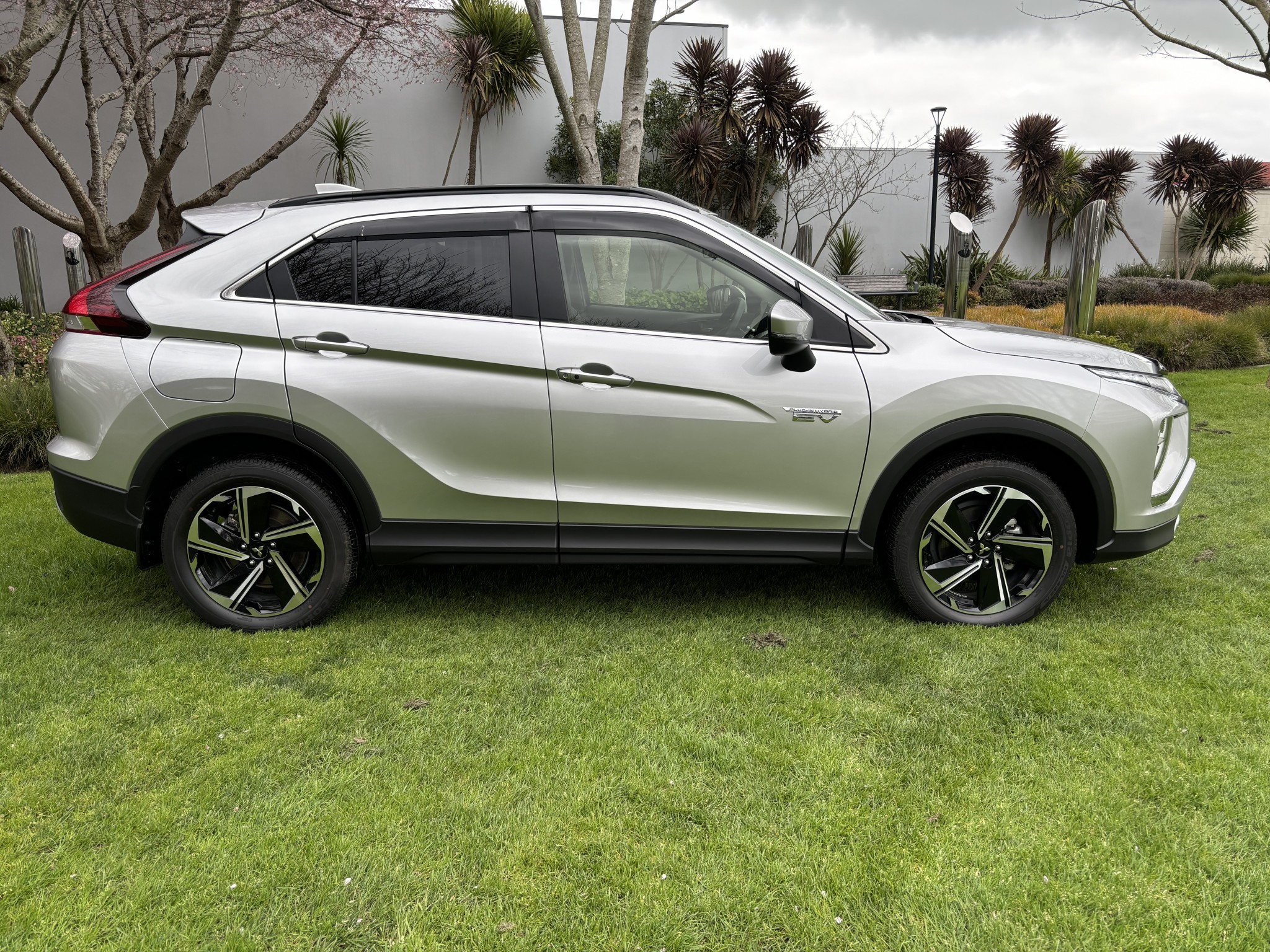 2023 Mitsubishi Eclipse Cross | XLS PHEV/4WD/AT AUTO AWD PETROL PLUG IN HYBRID | 23829 | 3