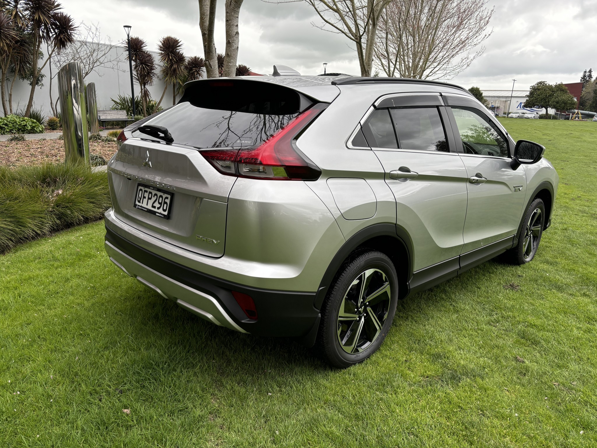 2023 Mitsubishi Eclipse Cross | XLS PHEV/4WD/AT AUTO AWD PETROL PLUG IN HYBRID | 23829 | 4