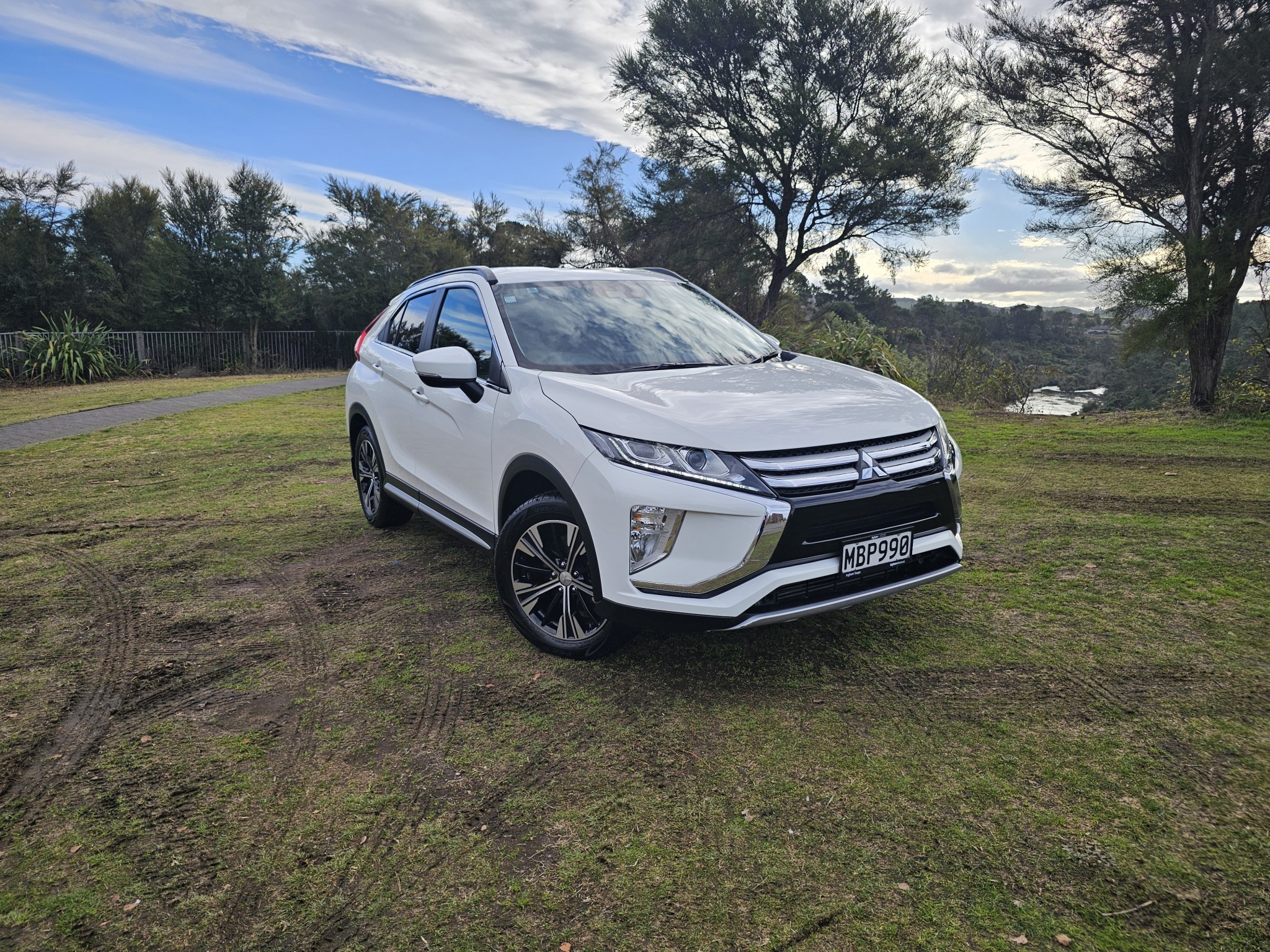 2019 Mitsubishi Eclipse Cross | XLS 1.5P/8CVT | 23835 | 1