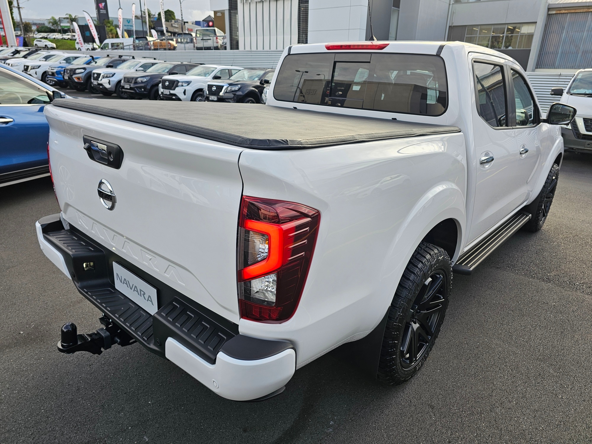 2024 Nissan Navara | ST-X i-SPORTX | 23862 | 5