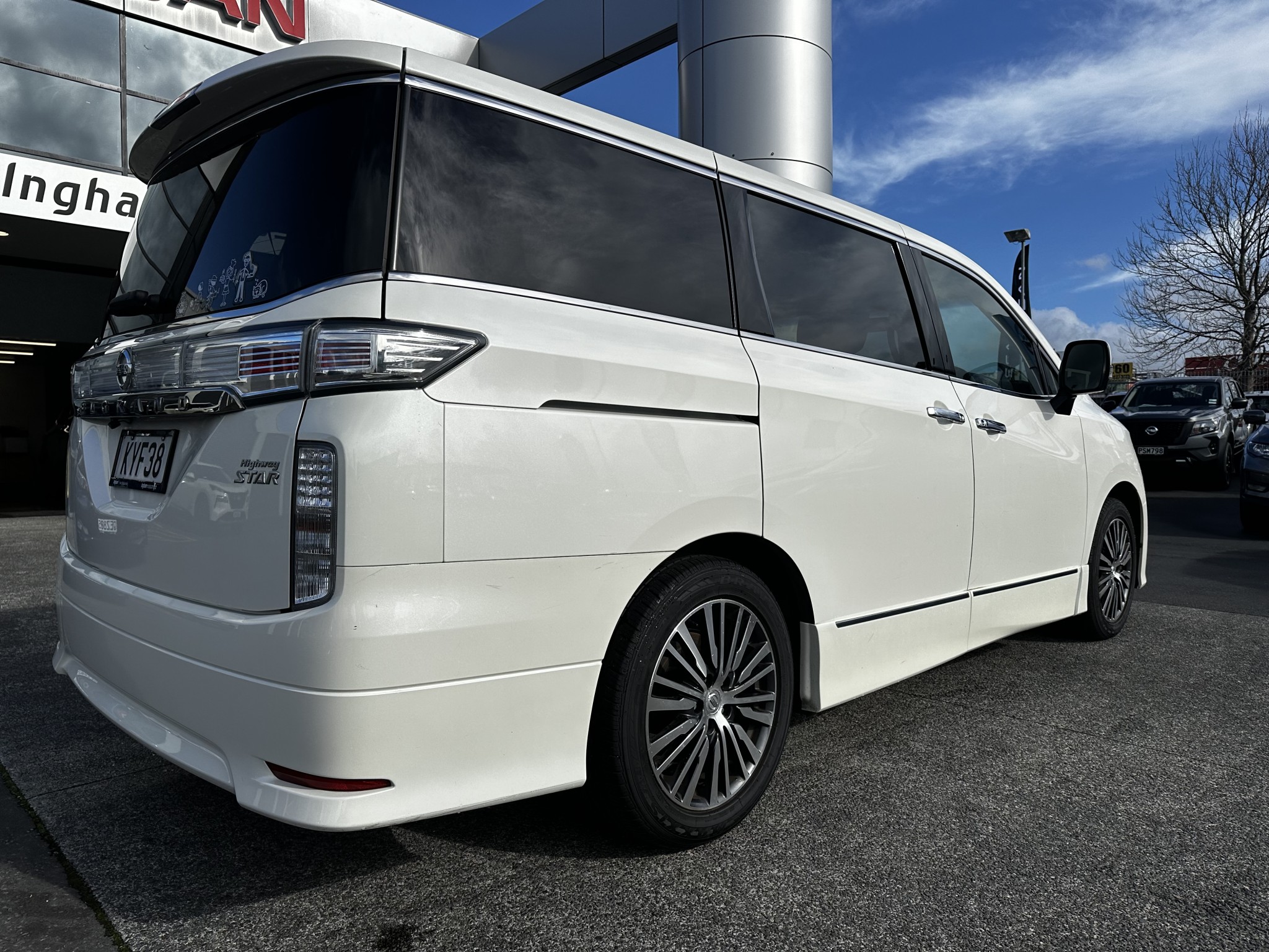 2017 Nissan Elgrand |  | 23935 | 3