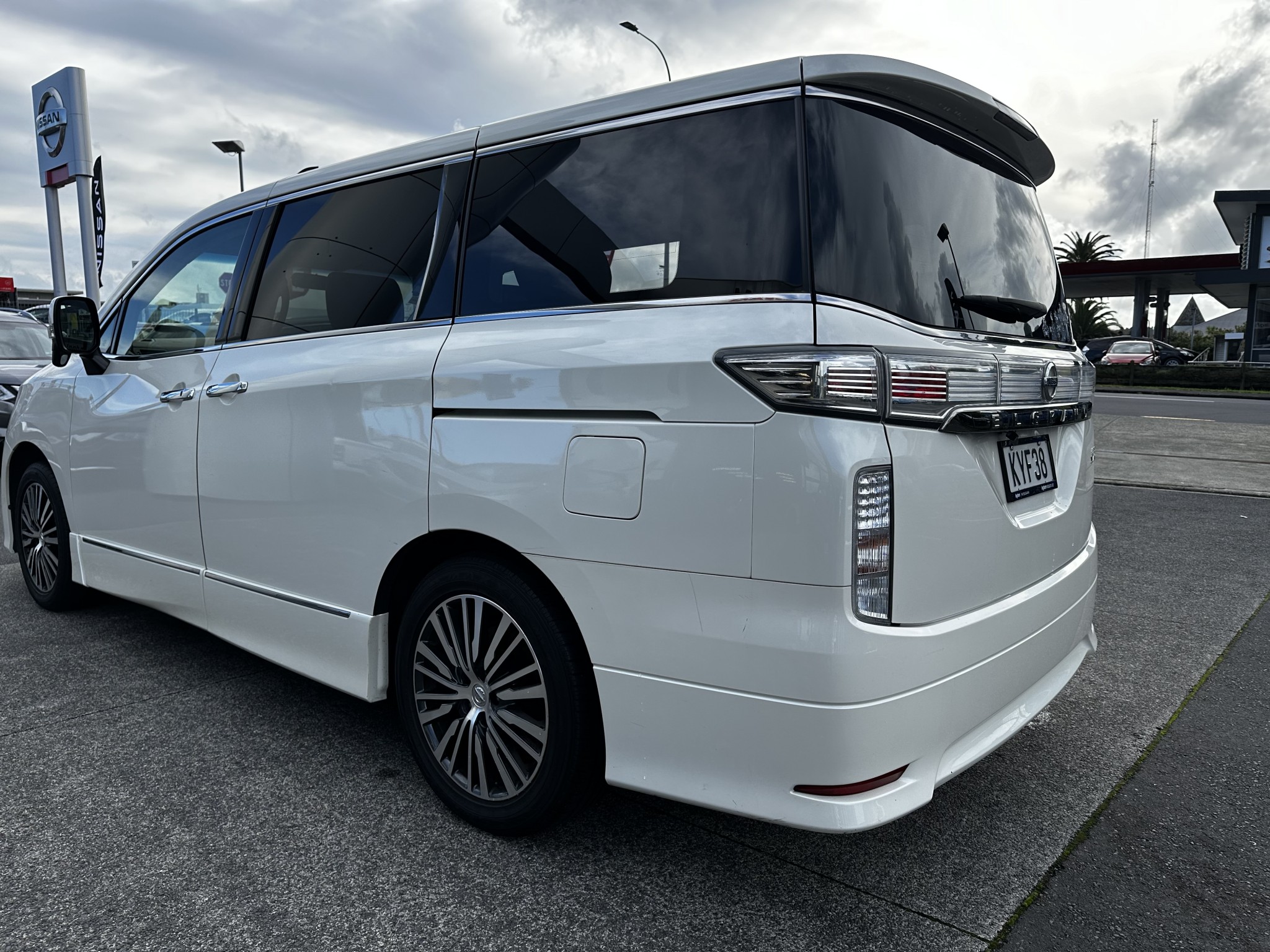 2017 Nissan Elgrand |  | 23935 | 7