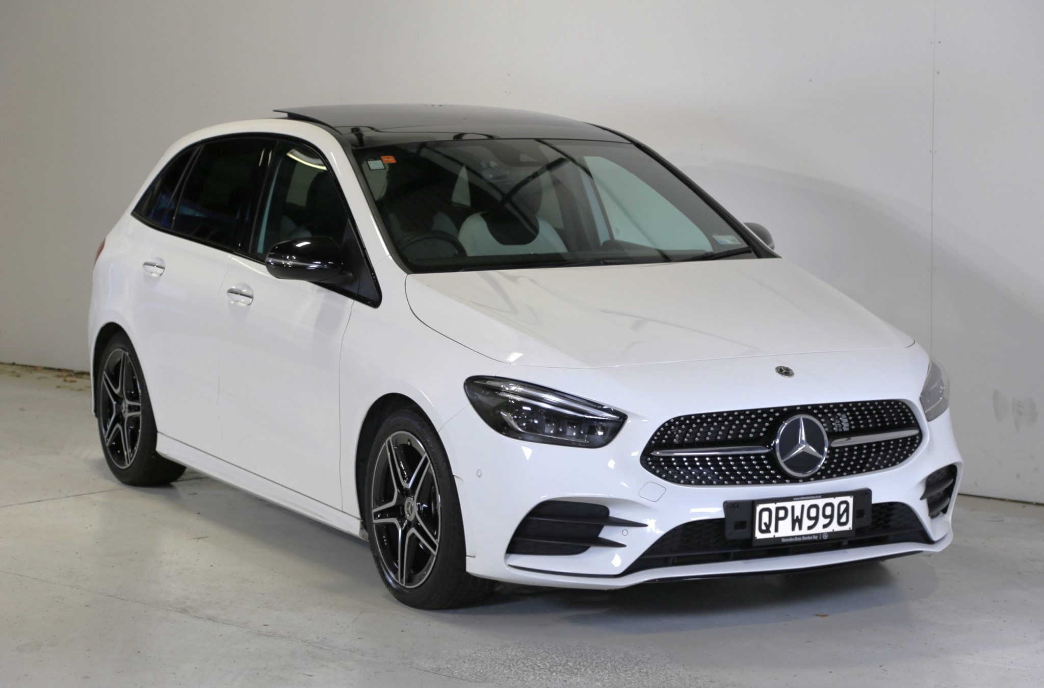 2022 Mercedes-Benz B 180 | NZ New AMG Line B/W Interior  | 23942 | 1