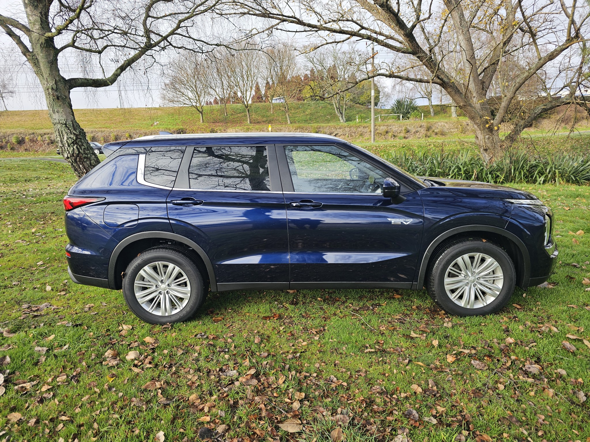 2023 Mitsubishi Outlander | LS PHEV/4WD/AT | 24214 | 2