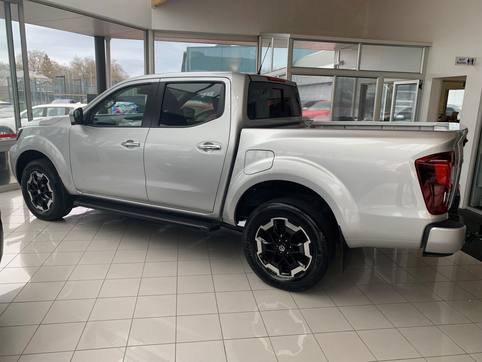 2024 Nissan Navara | ST-X 2.3D/7AT | 24228 | 3