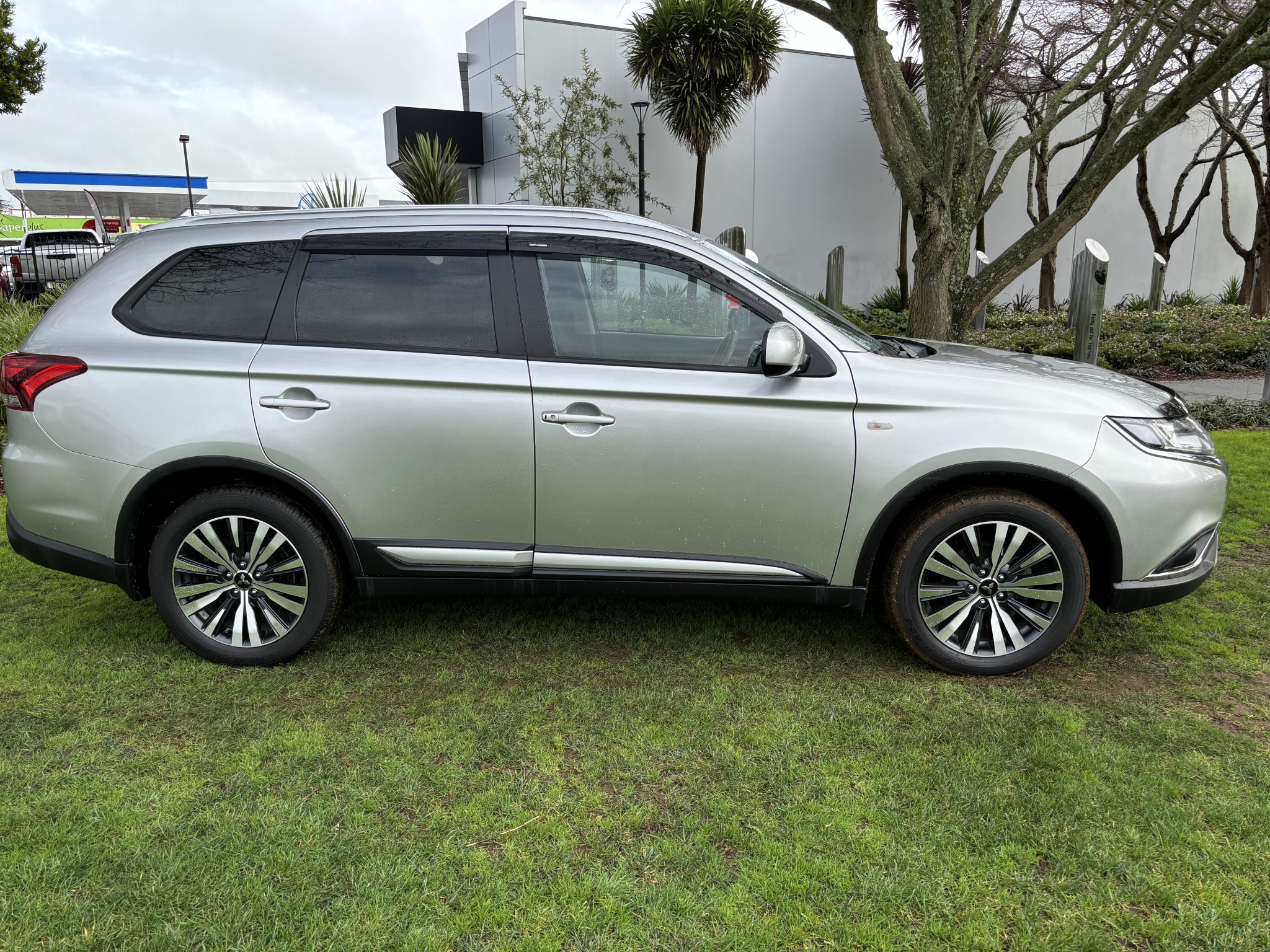 2021 Mitsubishi Outlander | LS 2.4P/CVT 2WD AUTO 7 SEAT PETROL SUV | 24238 | 3