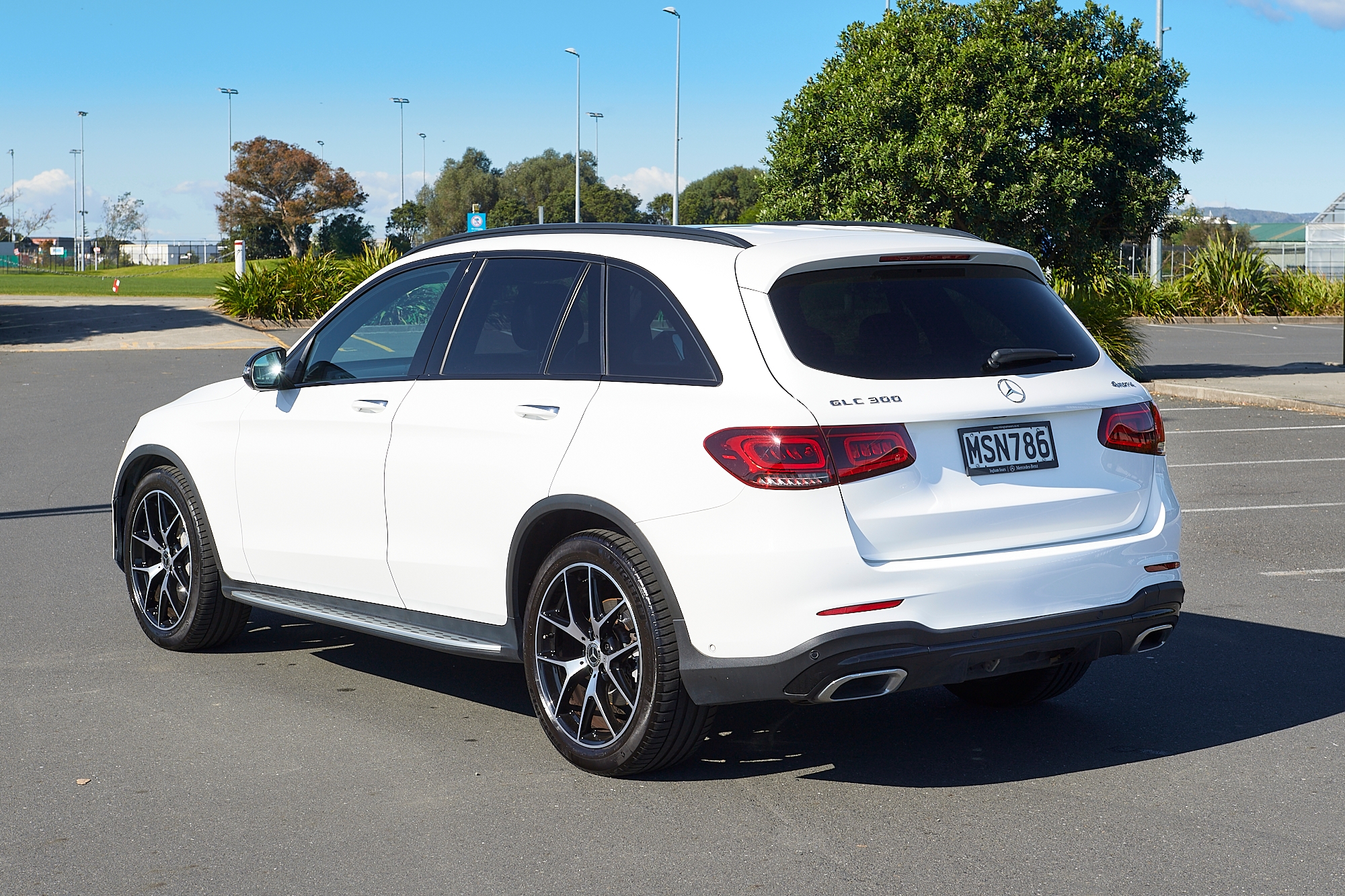 2020 Mercedes-Benz GLC 300 | 300 2.0P/4WD/9AT | 24248 | 6