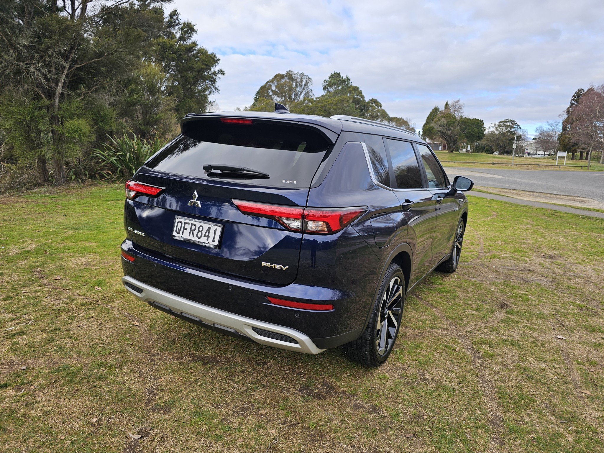 2023 Mitsubishi Outlander | XLS PHEV/4WD/AT | 24309 | 3