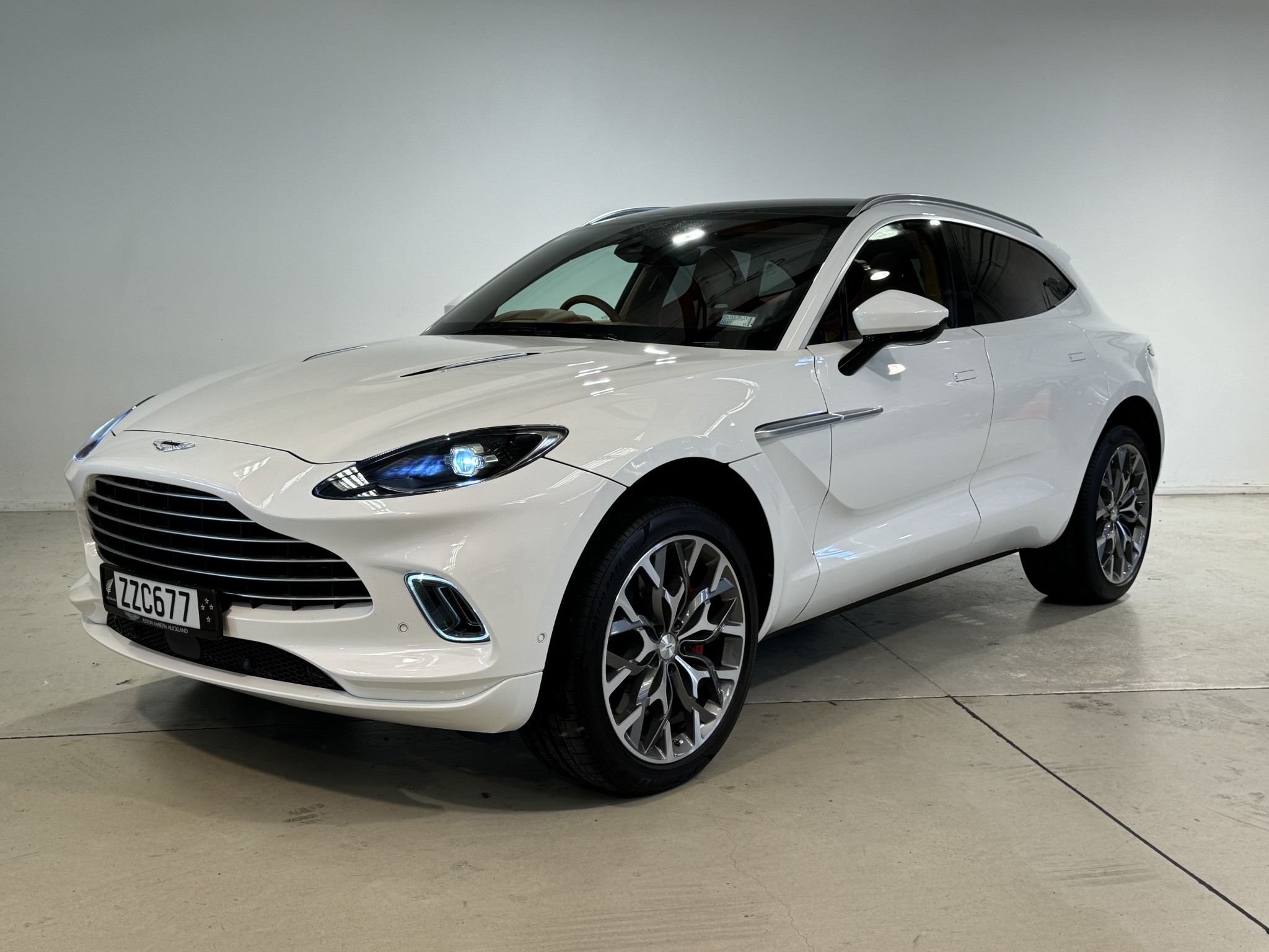 2022 ASTON MARTIN DBX | 4.0P/4WD/9AT | 24312 | 6